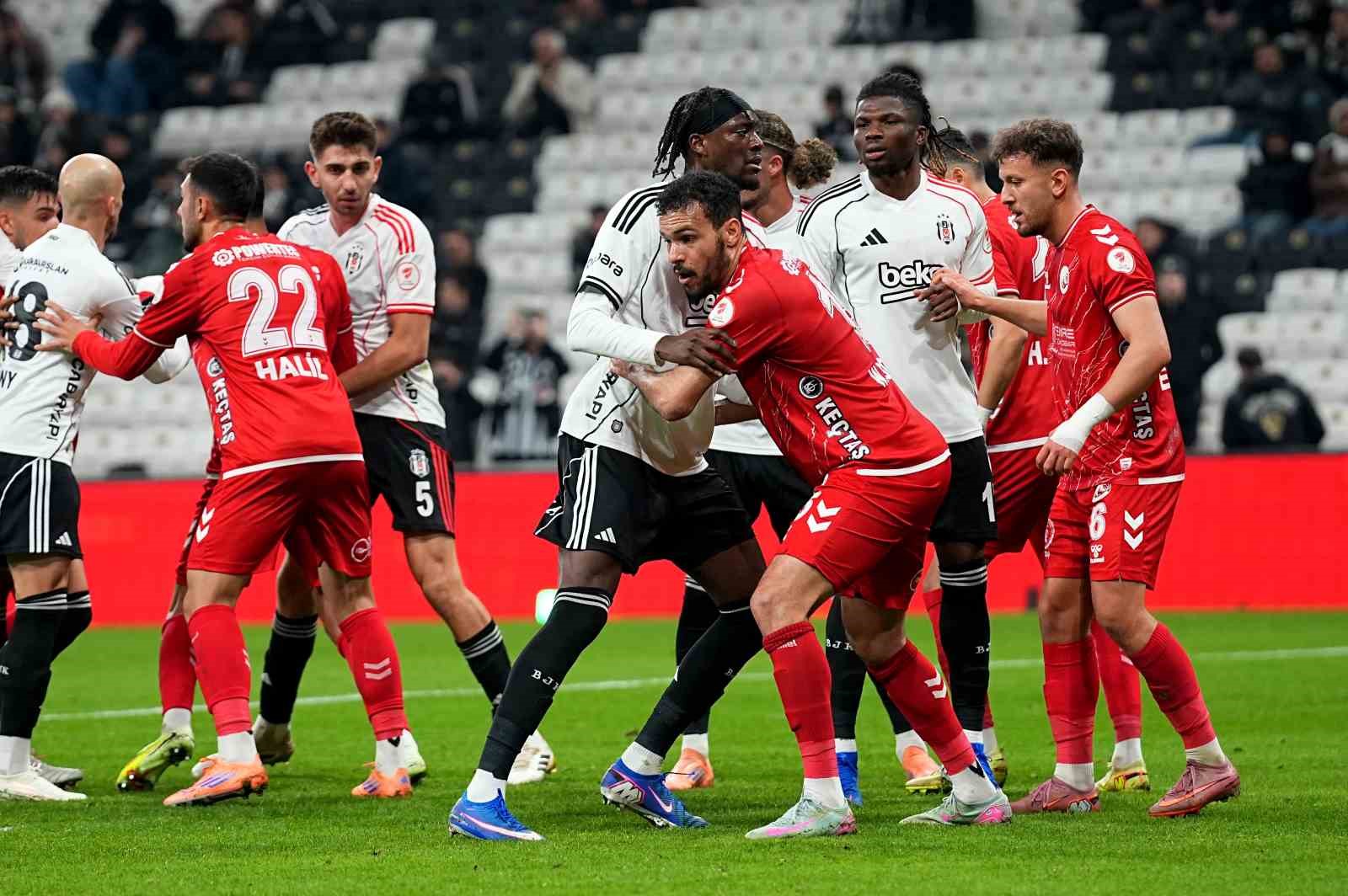 Ziraat Türkiye Kupası: Beşiktaş: 2 - Ankara Keçiörengücü: 0 (İlk yarı)
