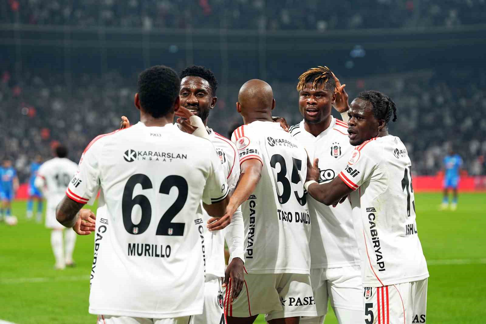 Ziraat Türkiye Kupası: Beşiktaş: 3 - Çaykur Rizespor: 0 (İlk yarı)
