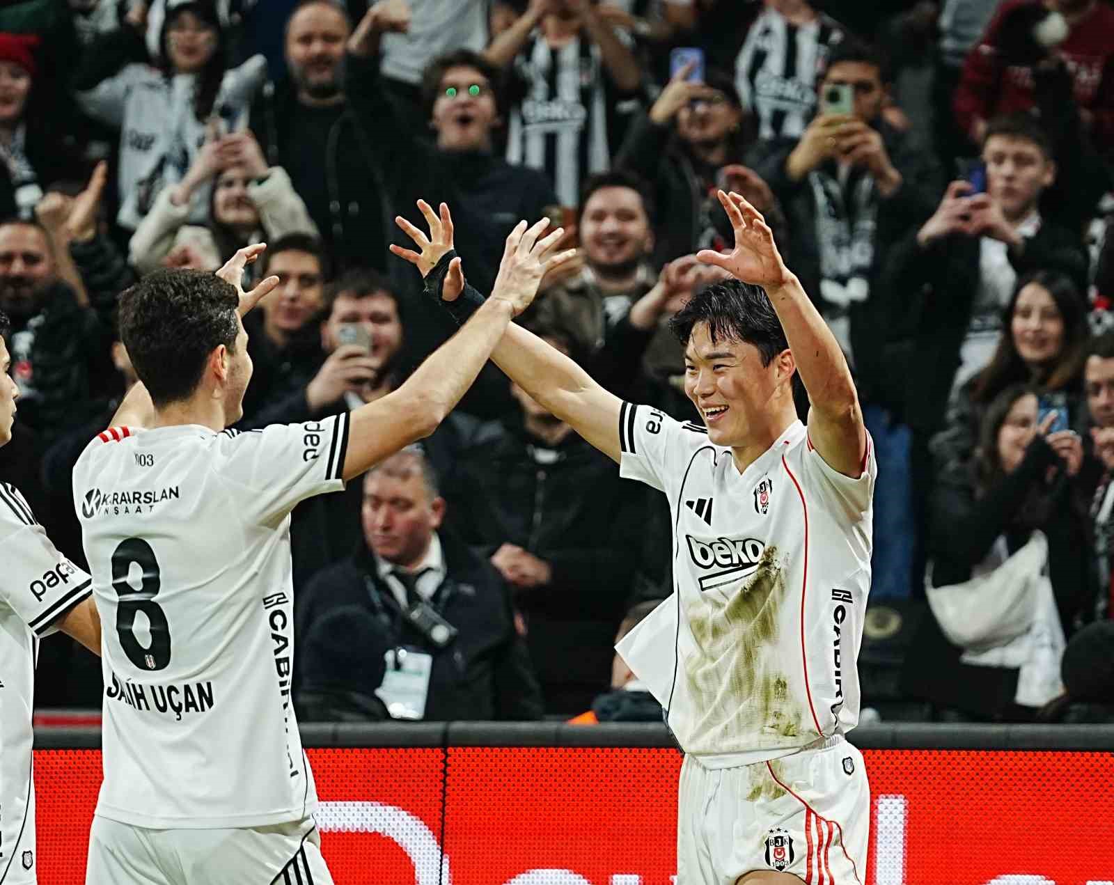 Ziraat Türkiye Kupası: Beşiktaş: 3 - Çaykur Rizespor: 0 (İlk yarı)
