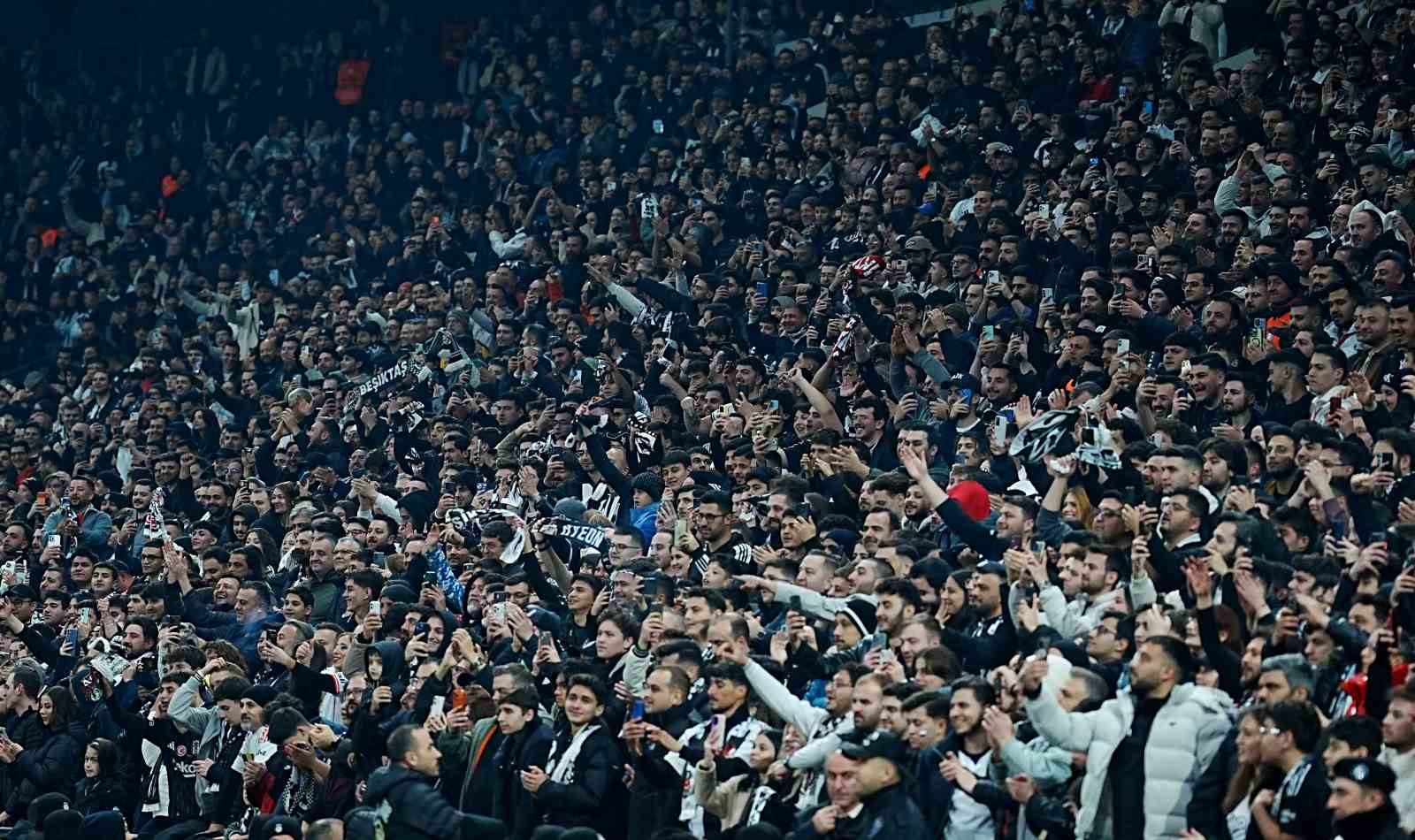 Ziraat Türkiye Kupası: Beşiktaş: 3 - Çaykur Rizespor: 0 (İlk yarı)
