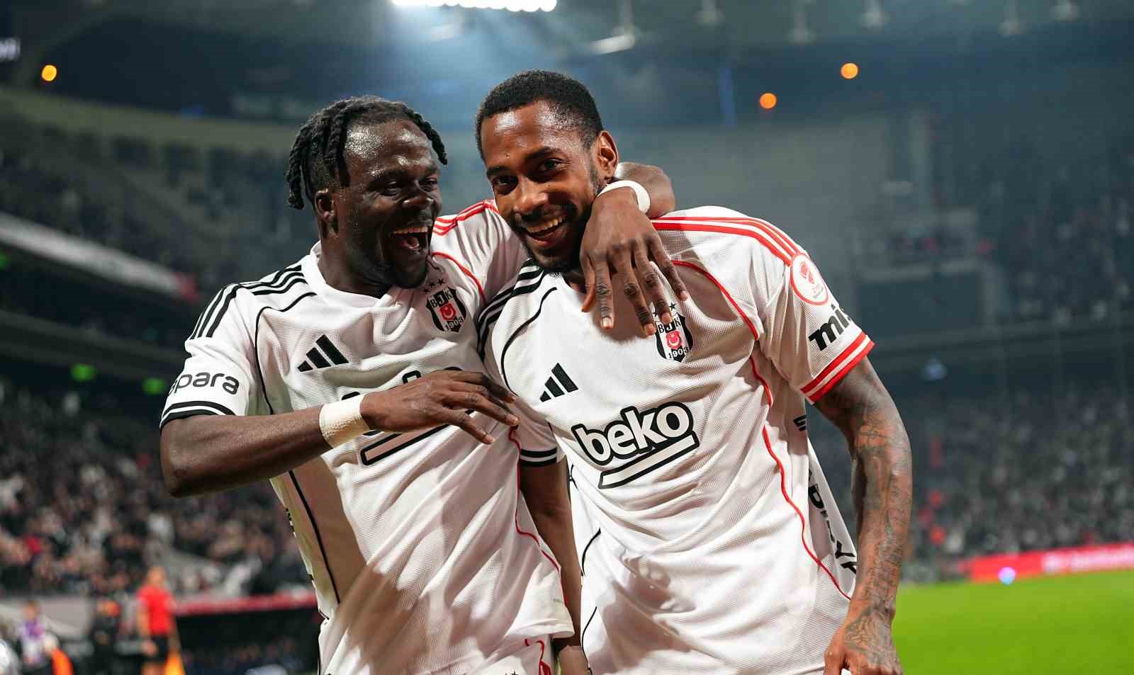 Ziraat Türkiye Kupası: Beşiktaş: 3 - Çaykur Rizespor: 0 (İlk yarı)
