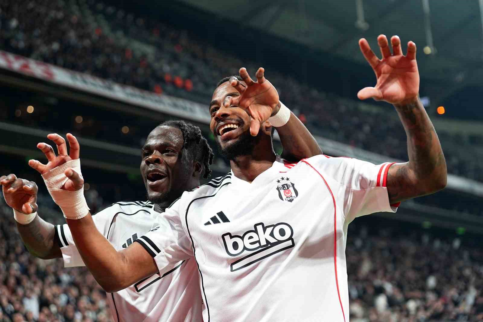 Ziraat Türkiye Kupası: Beşiktaş: 3 - Çaykur Rizespor: 0 (İlk yarı)
