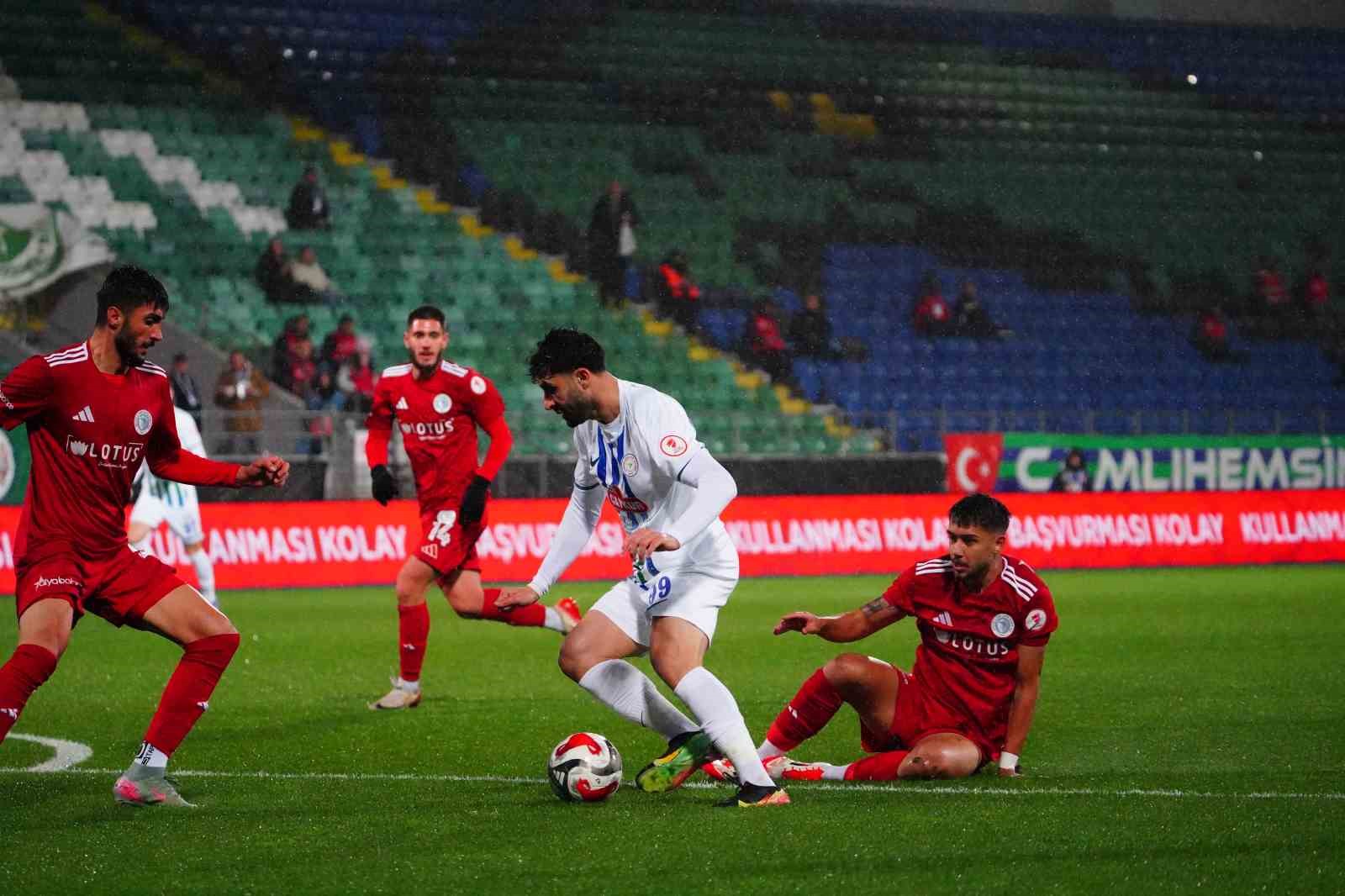 Ziraat Türkiye Kupası: Çaykur Rizespor: 0 - Beyoğlu Yeni Çarşı: 1 (İlk yarı)
