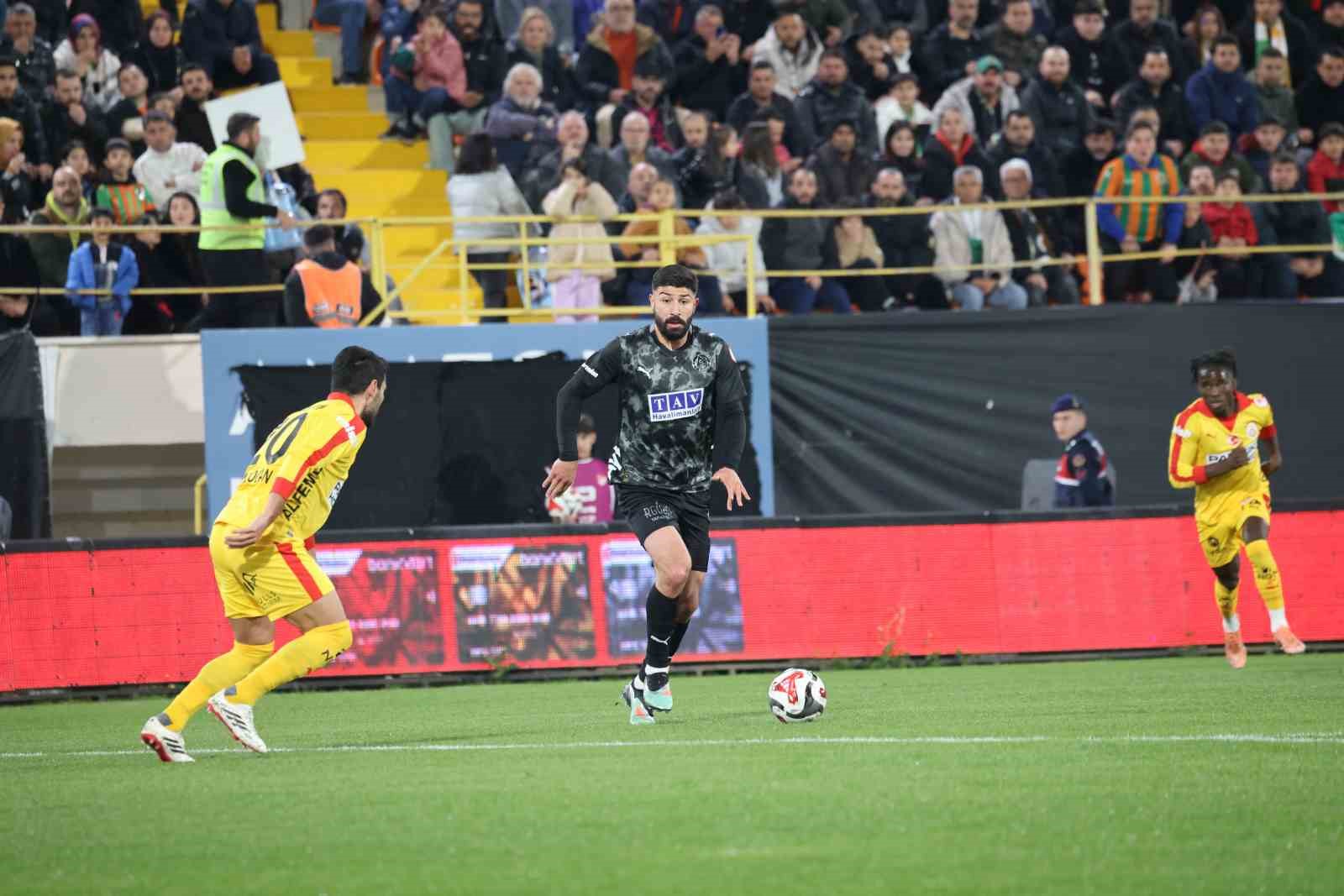 Ziraat Türkiye Kupası: Corendon Alanyaspor: 0 - Galatasaray: 2 (İlk yarı)
