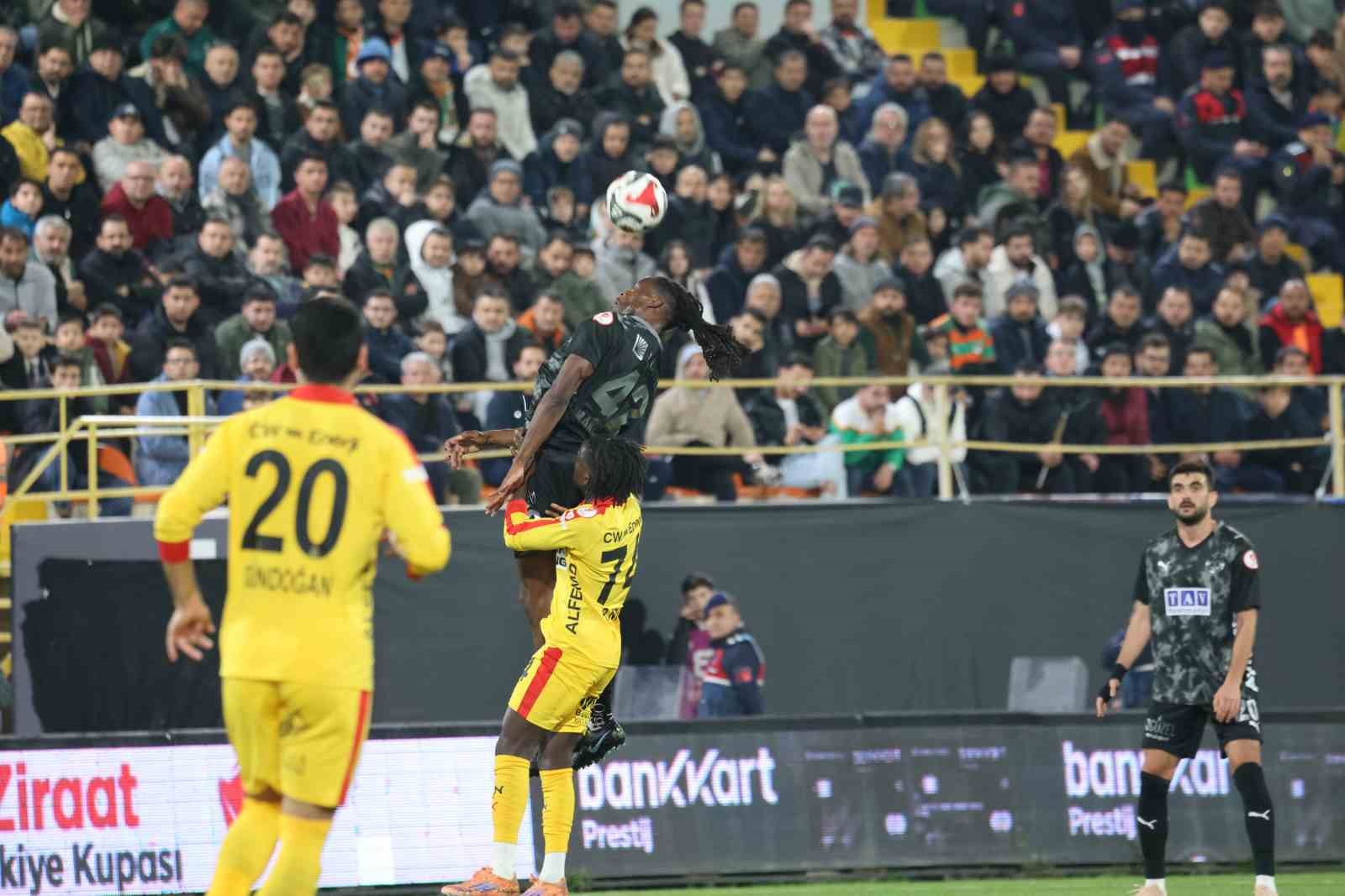 Ziraat Türkiye Kupası: Corendon Alanyaspor: 0 - Galatasaray: 2 (İlk yarı)
