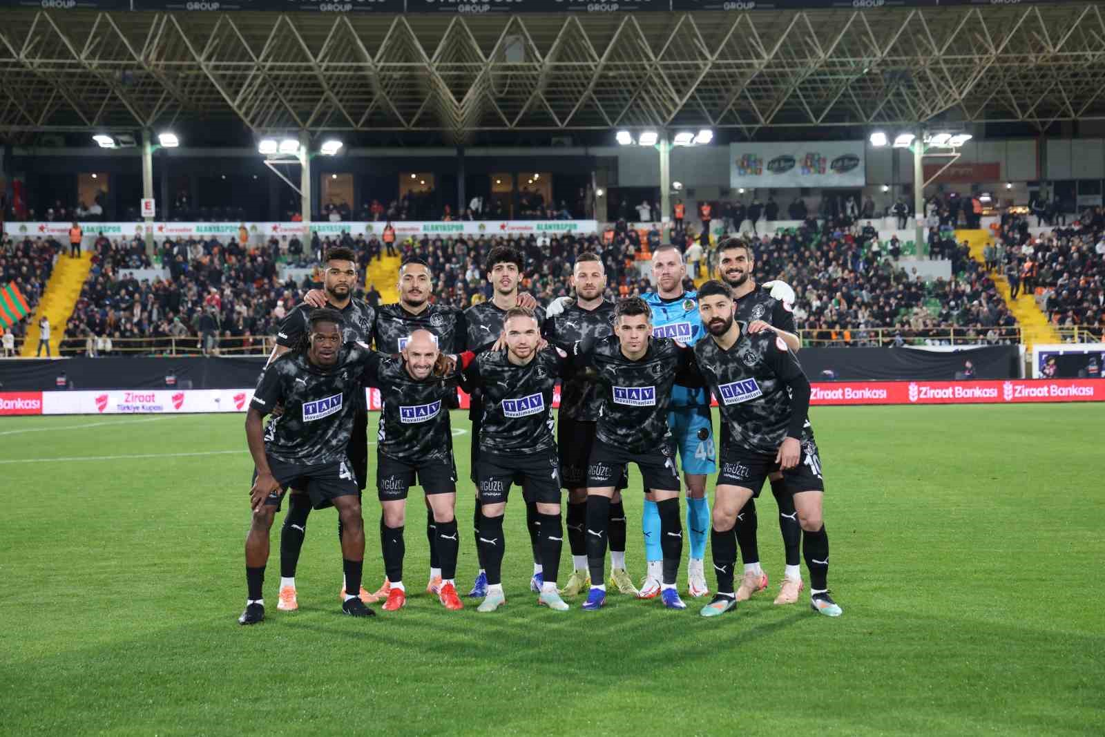 Ziraat Türkiye Kupası: Corendon Alanyaspor: 0 - Galatasaray: 2 (İlk yarı)
