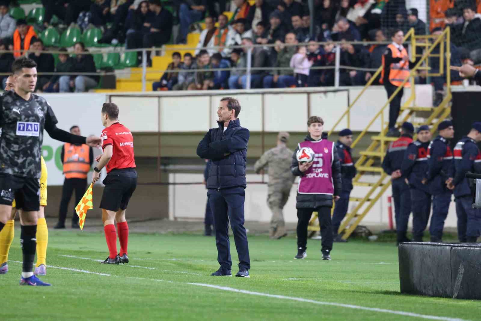 Ziraat Türkiye Kupası: Corendon Alanyaspor: 0 - Galatasaray: 2 (İlk yarı)
