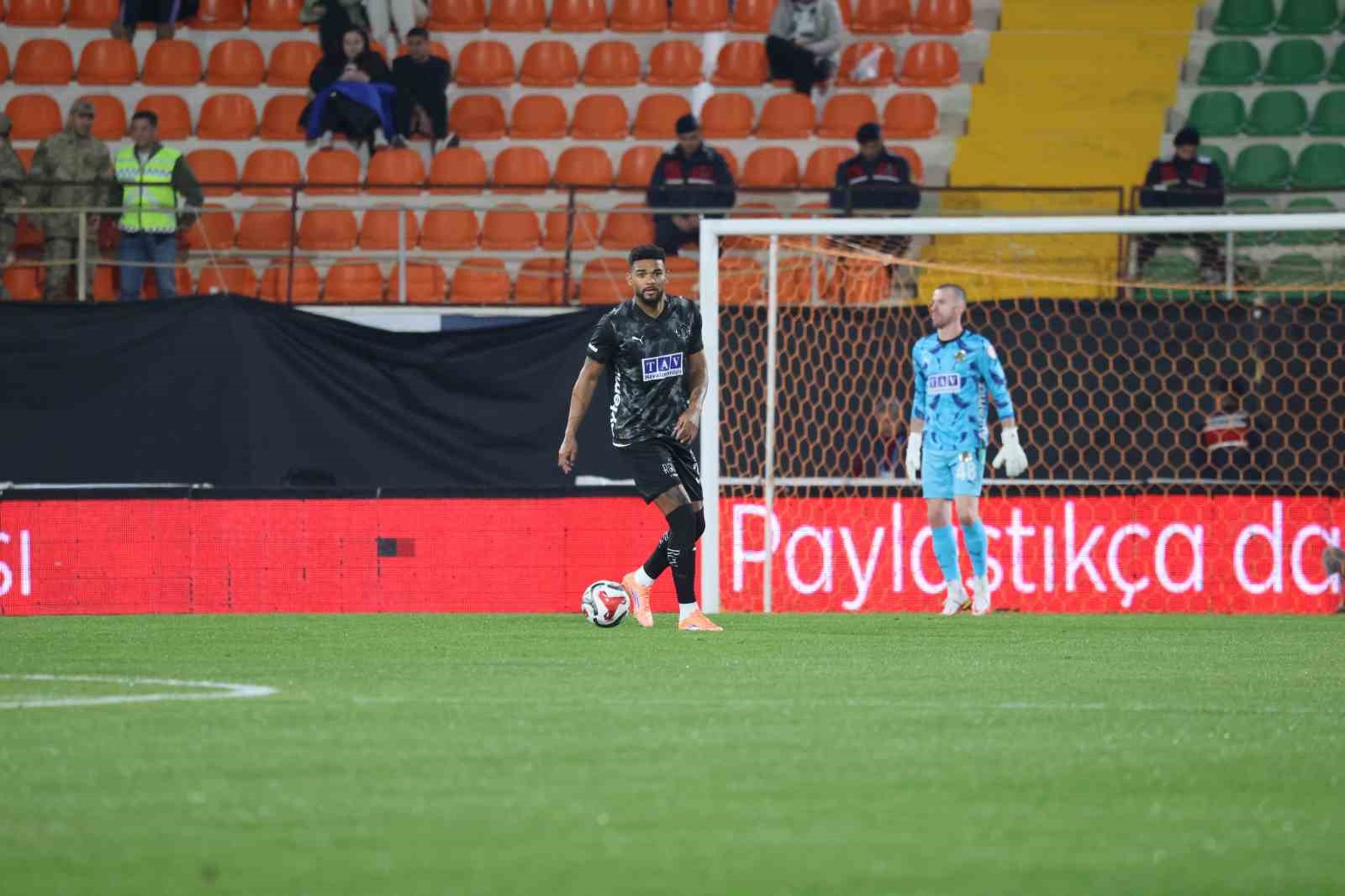 Ziraat Türkiye Kupası: Corendon Alanyaspor: 0 - Galatasaray: 2 (İlk yarı)
