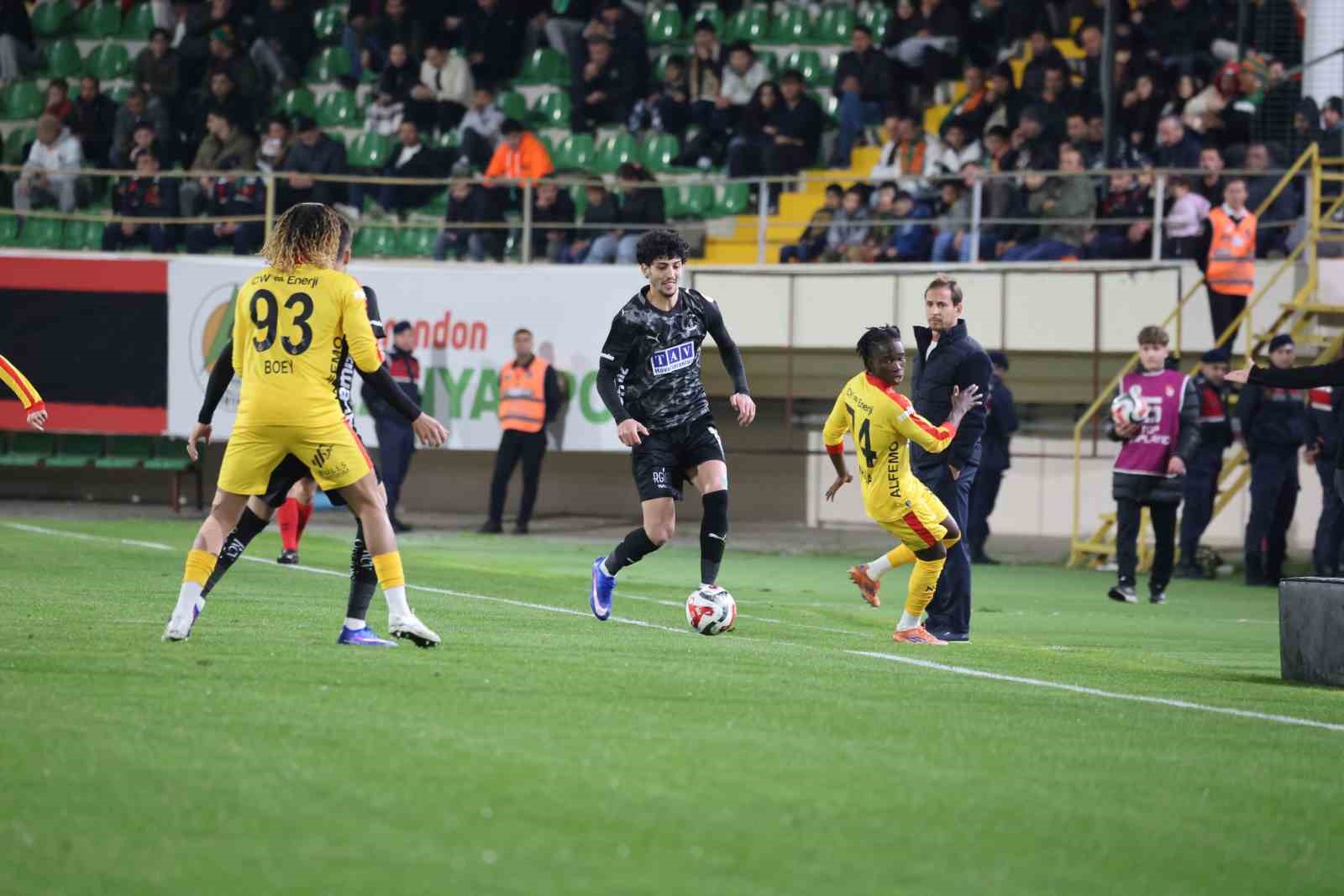 Ziraat Türkiye Kupası: Corendon Alanyaspor: 0 - Galatasaray: 2 (İlk yarı)
