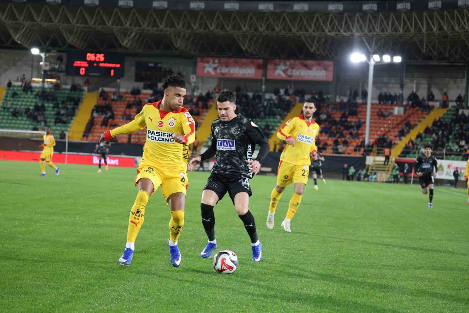 Ziraat Türkiye Kupası: Corendon Alanyaspor: 0 - Galatasaray: 2 (İlk yarı)
