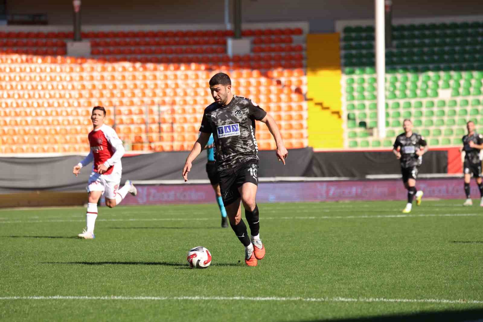 Ziraat Türkiye Kupası: Corendon Alanyaspor: 1 - Fatih Karagümrük: 1 (İlk yarı)
