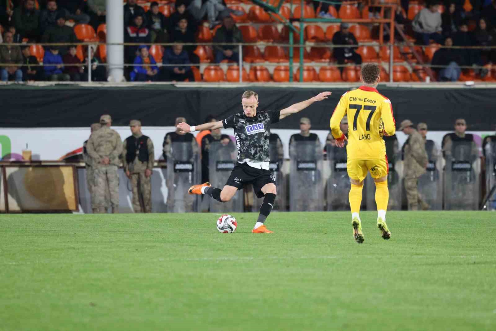 Ziraat Türkiye Kupası: Corendon Alanyaspor: 1 - Galatasaray: 2 (Maç sonucu)
