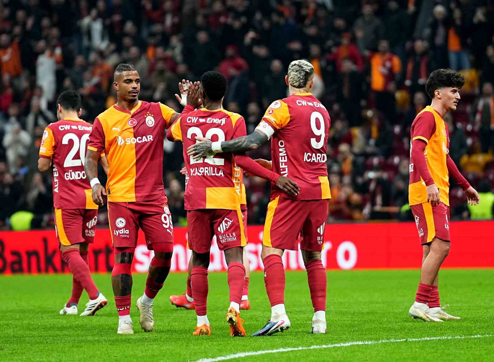 Ziraat Türkiye Kupası: Galatasaray: 3 - İstanbulspor: 1 (İlk yarı)
