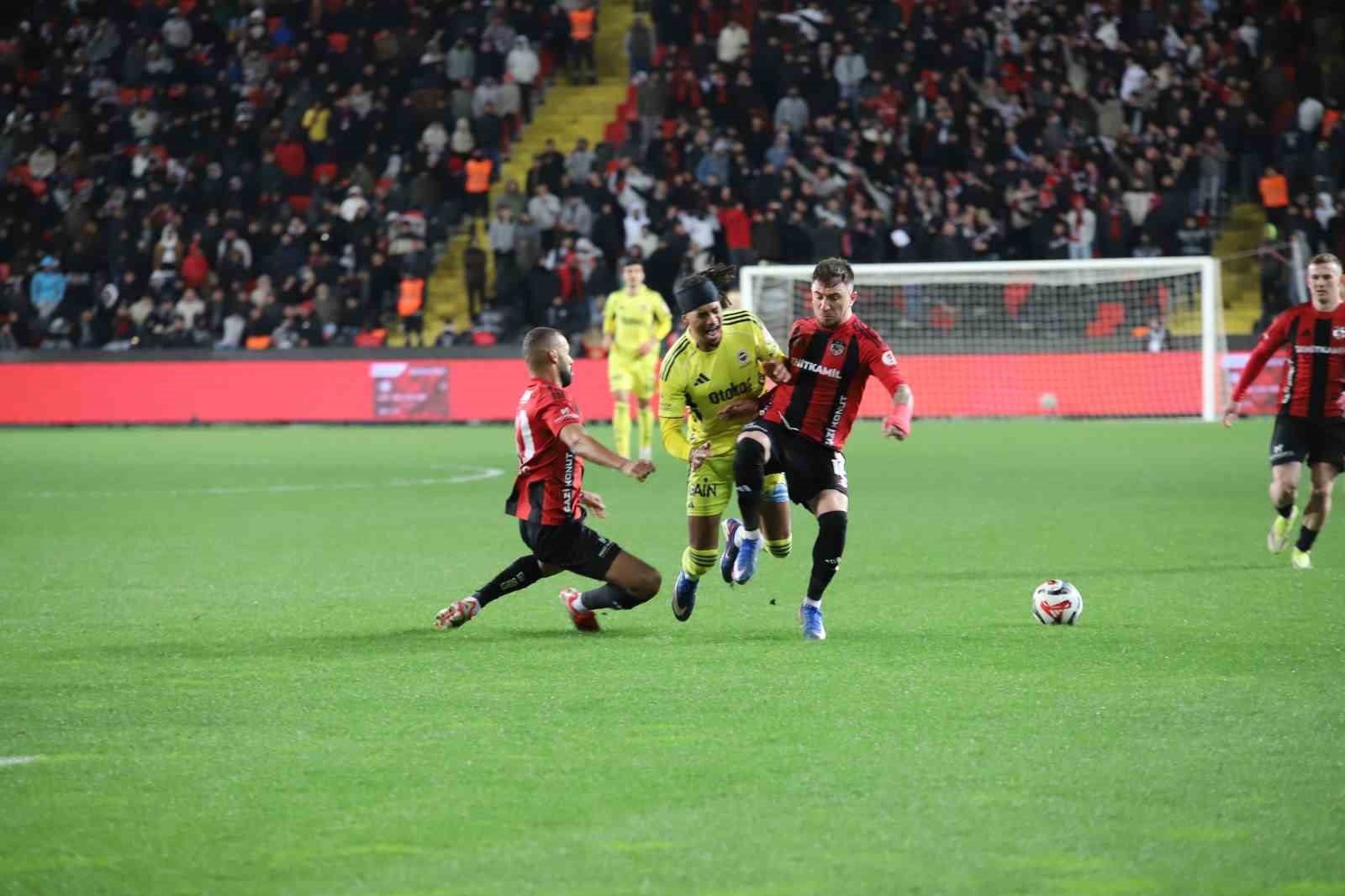 Ziraat Türkiye Kupası: Gaziantep FK: 0 - Fenerbahçe: 0 (Maç devam ediyor)
