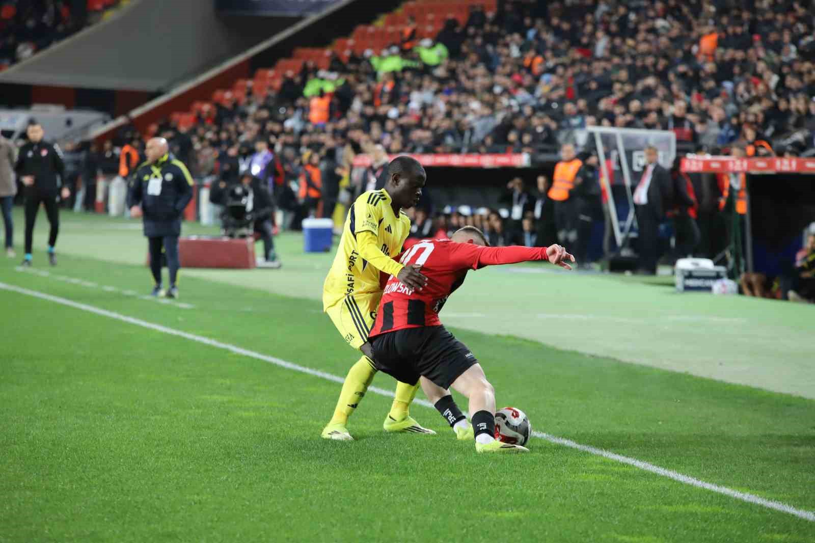 Ziraat Türkiye Kupası: Gaziantep FK: 0 - Fenerbahçe: 0 (Maç devam ediyor)
