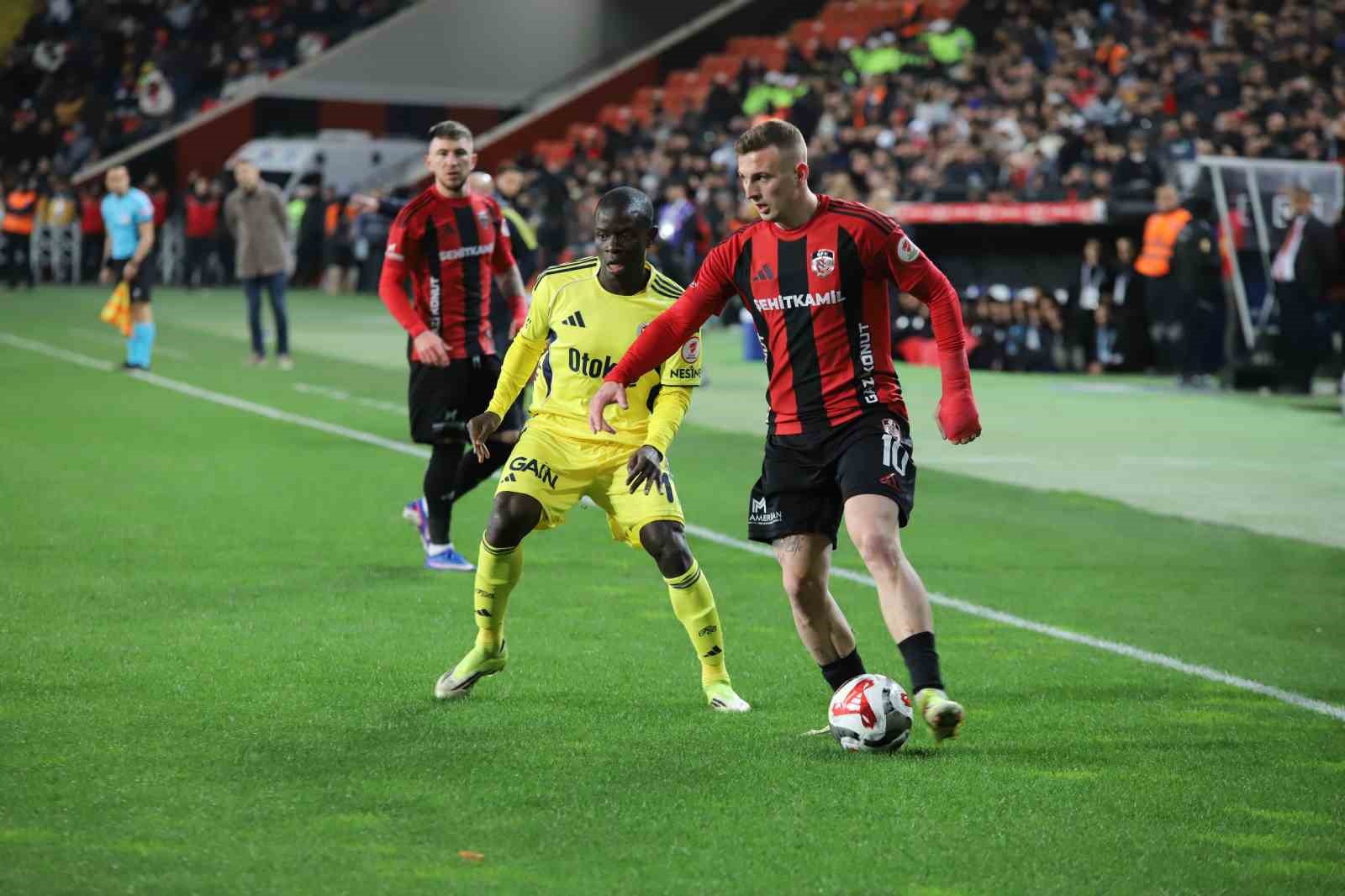 Ziraat Türkiye Kupası: Gaziantep FK: 0 - Fenerbahçe: 0 (Maç devam ediyor)
