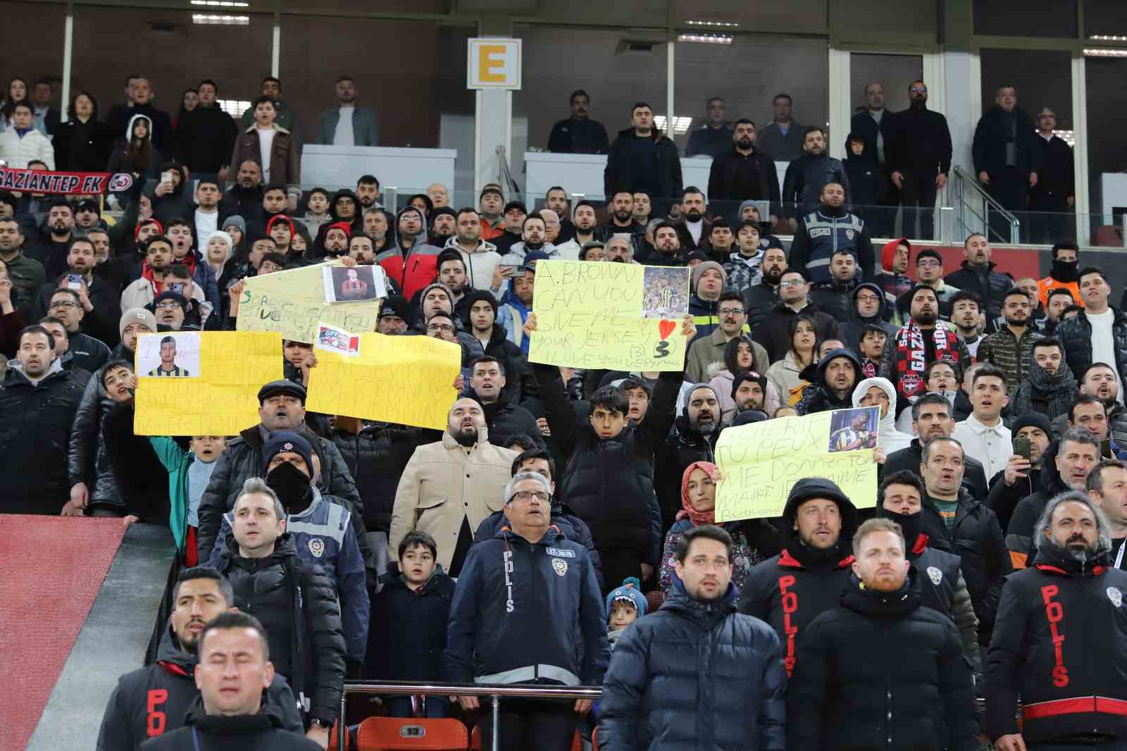 Ziraat Türkiye Kupası: Gaziantep FK: 0 - Fenerbahçe: 0 (Maç devam ediyor)
