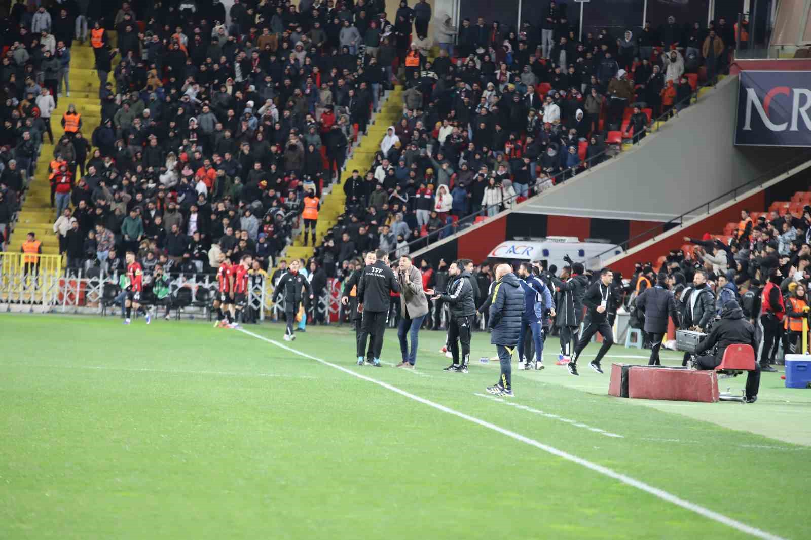 Ziraat Türkiye Kupası: Gaziantep FK: 0 - Fenerbahçe: 0 (Maç devam ediyor)
