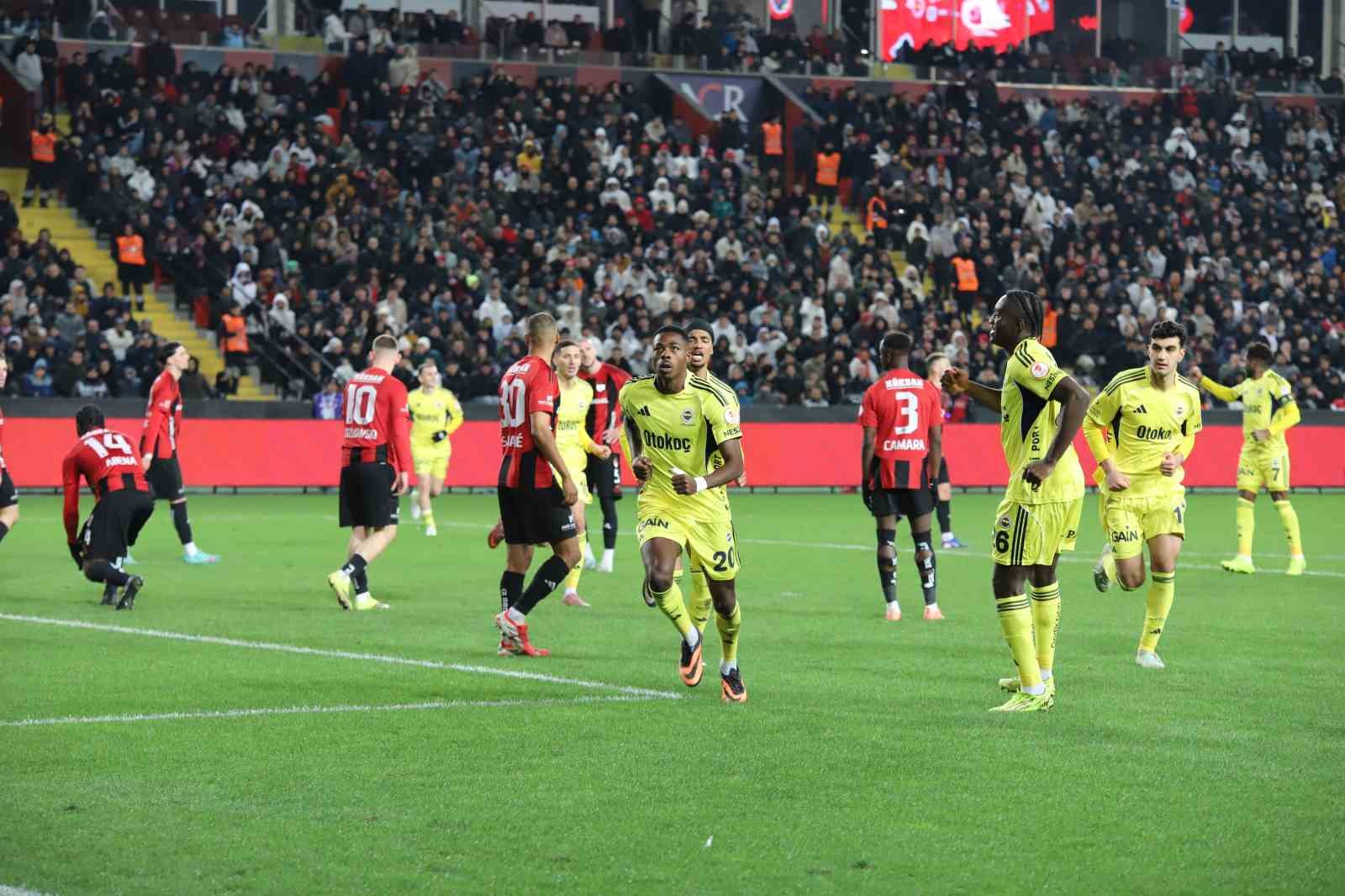 Ziraat Türkiye Kupası: Gaziantep FK: 0 - Fenerbahçe: 1 (İlk yarı)
Ziraat Türkiye Kupası: Gaziantep FK: 0 - Fenerbahçe: 1 (İlk yarı)
