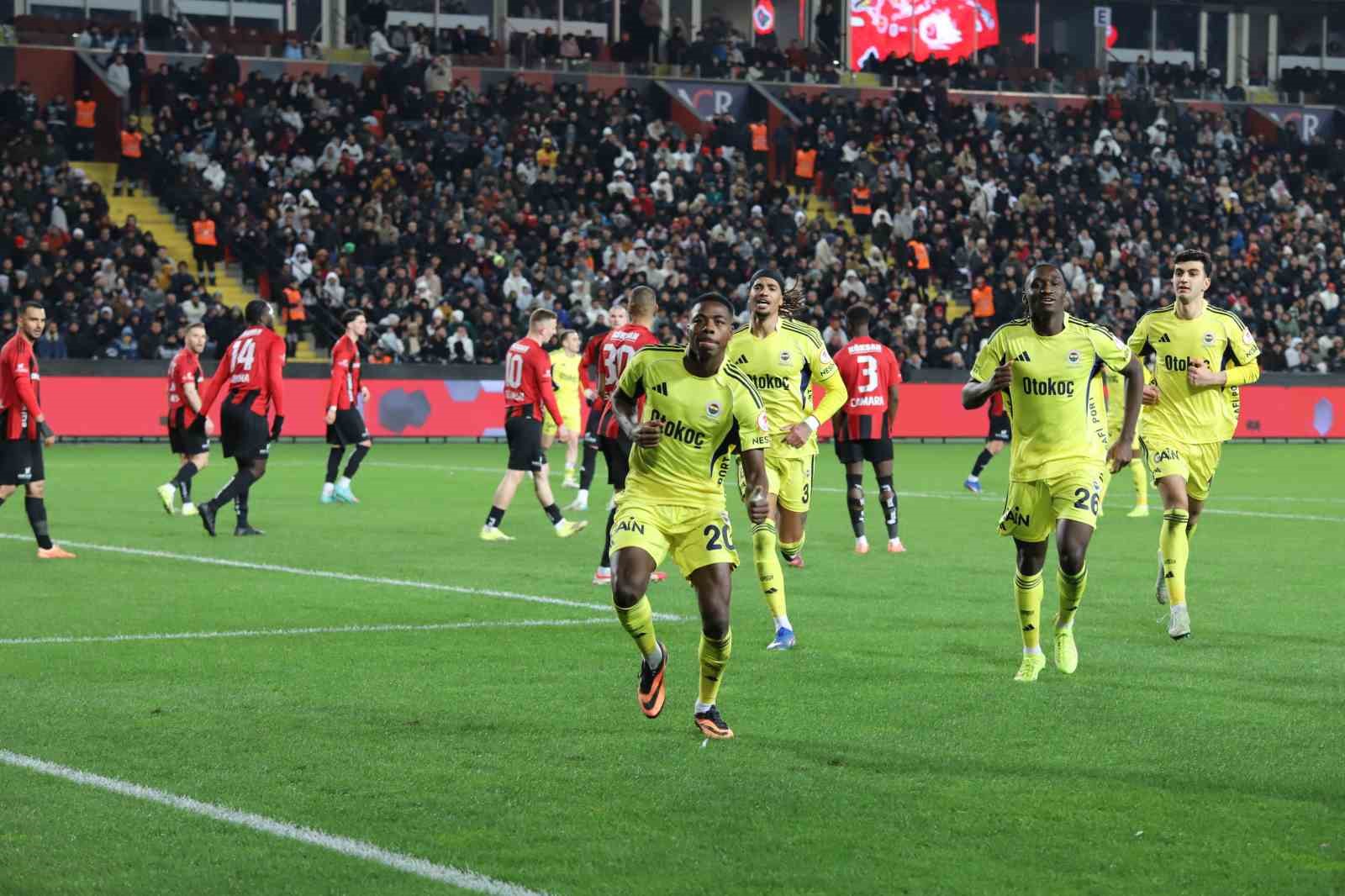 Ziraat Türkiye Kupası: Gaziantep FK: 0 - Fenerbahçe: 1 (İlk yarı)
Ziraat Türkiye Kupası: Gaziantep FK: 0 - Fenerbahçe: 1 (İlk yarı)