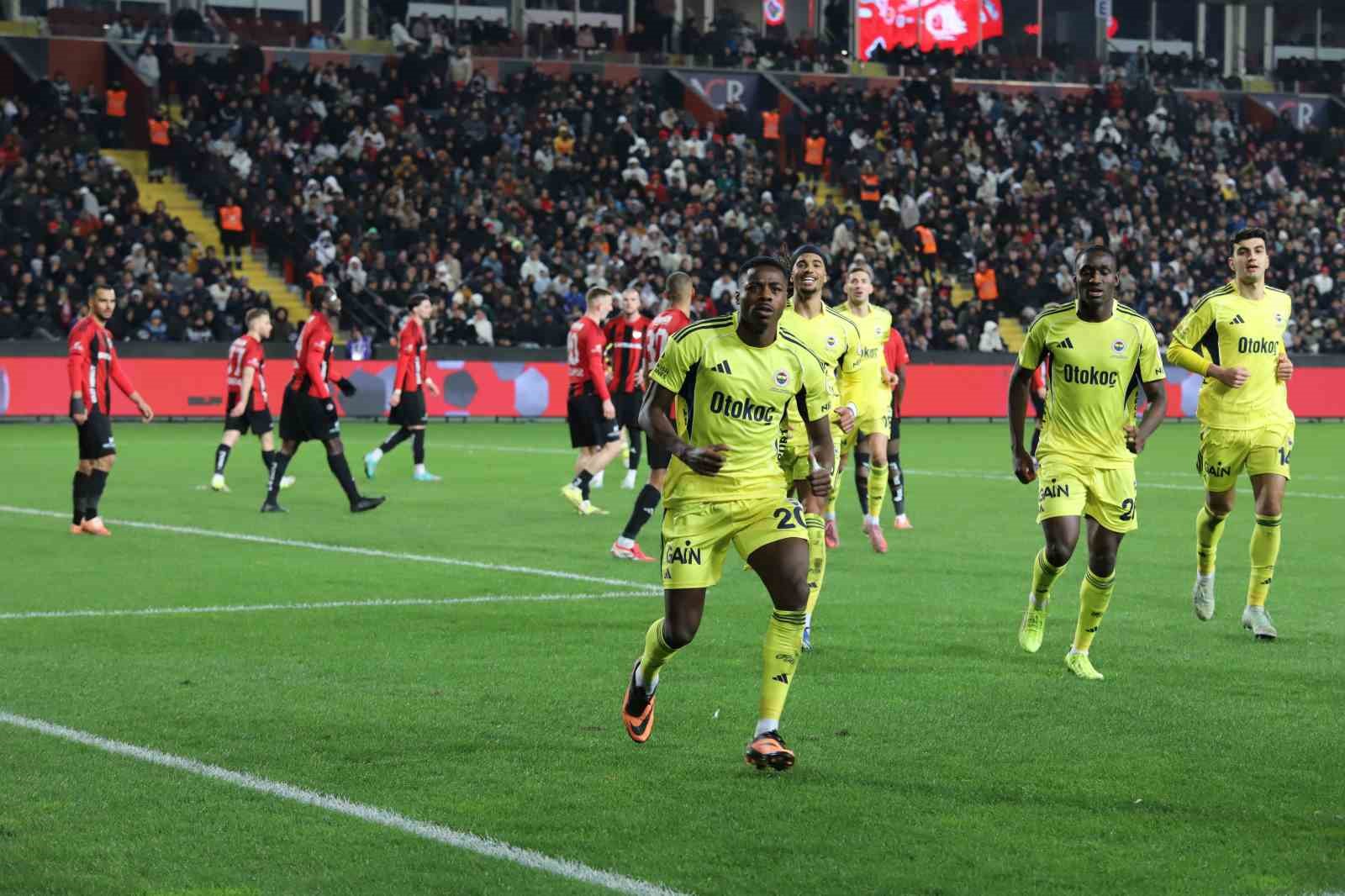 Ziraat Türkiye Kupası: Gaziantep FK: 0 - Fenerbahçe: 1 (İlk yarı)
Ziraat Türkiye Kupası: Gaziantep FK: 0 - Fenerbahçe: 1 (İlk yarı)