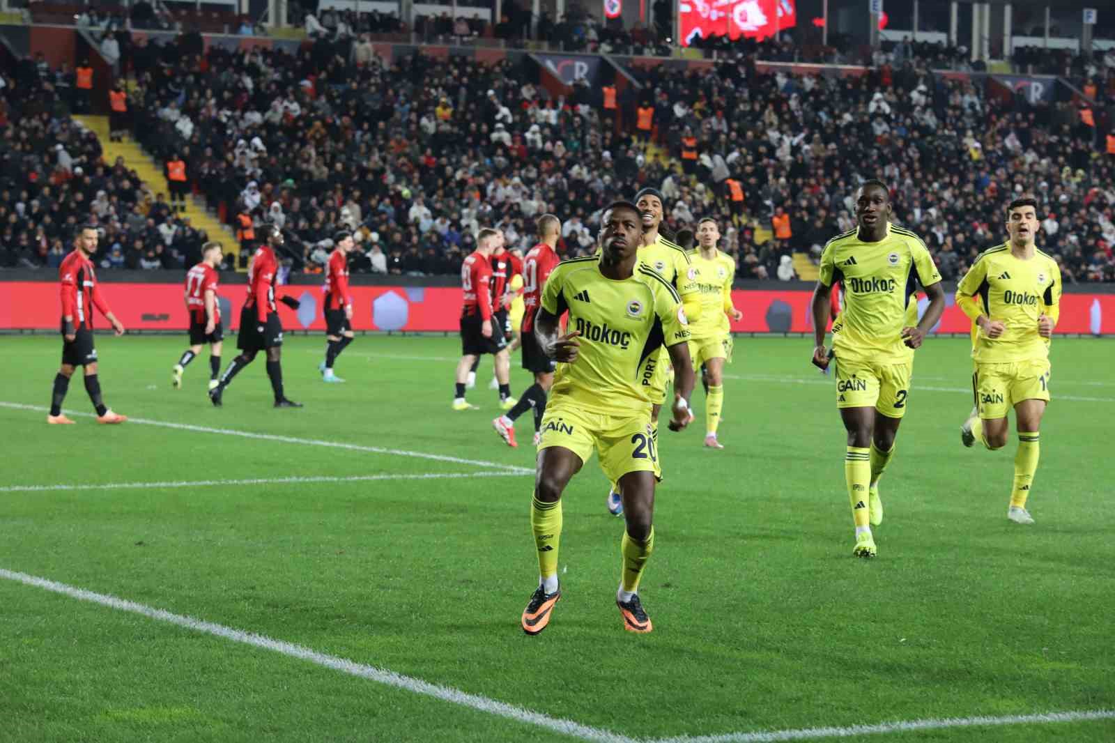 Ziraat Türkiye Kupası: Gaziantep FK: 0 - Fenerbahçe: 1 (İlk yarı)
Ziraat Türkiye Kupası: Gaziantep FK: 0 - Fenerbahçe: 1 (İlk yarı)