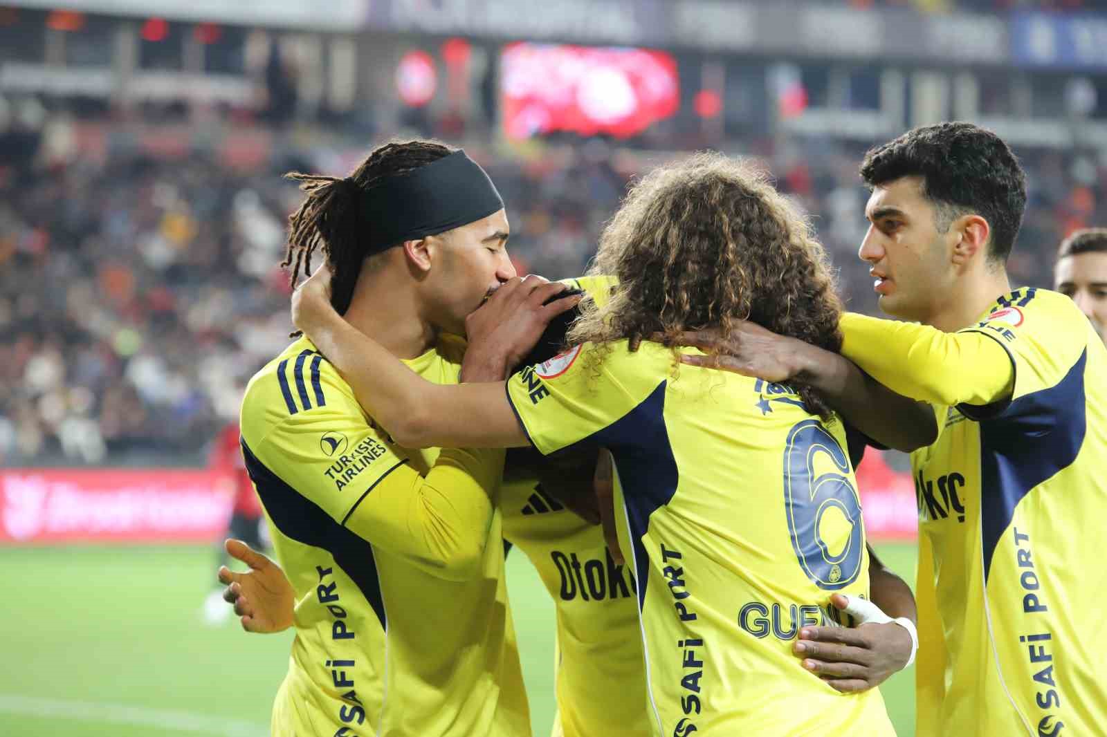 Ziraat Türkiye Kupası: Gaziantep FK: 0 - Fenerbahçe: 1 (İlk yarı)
Ziraat Türkiye Kupası: Gaziantep FK: 0 - Fenerbahçe: 1 (İlk yarı)