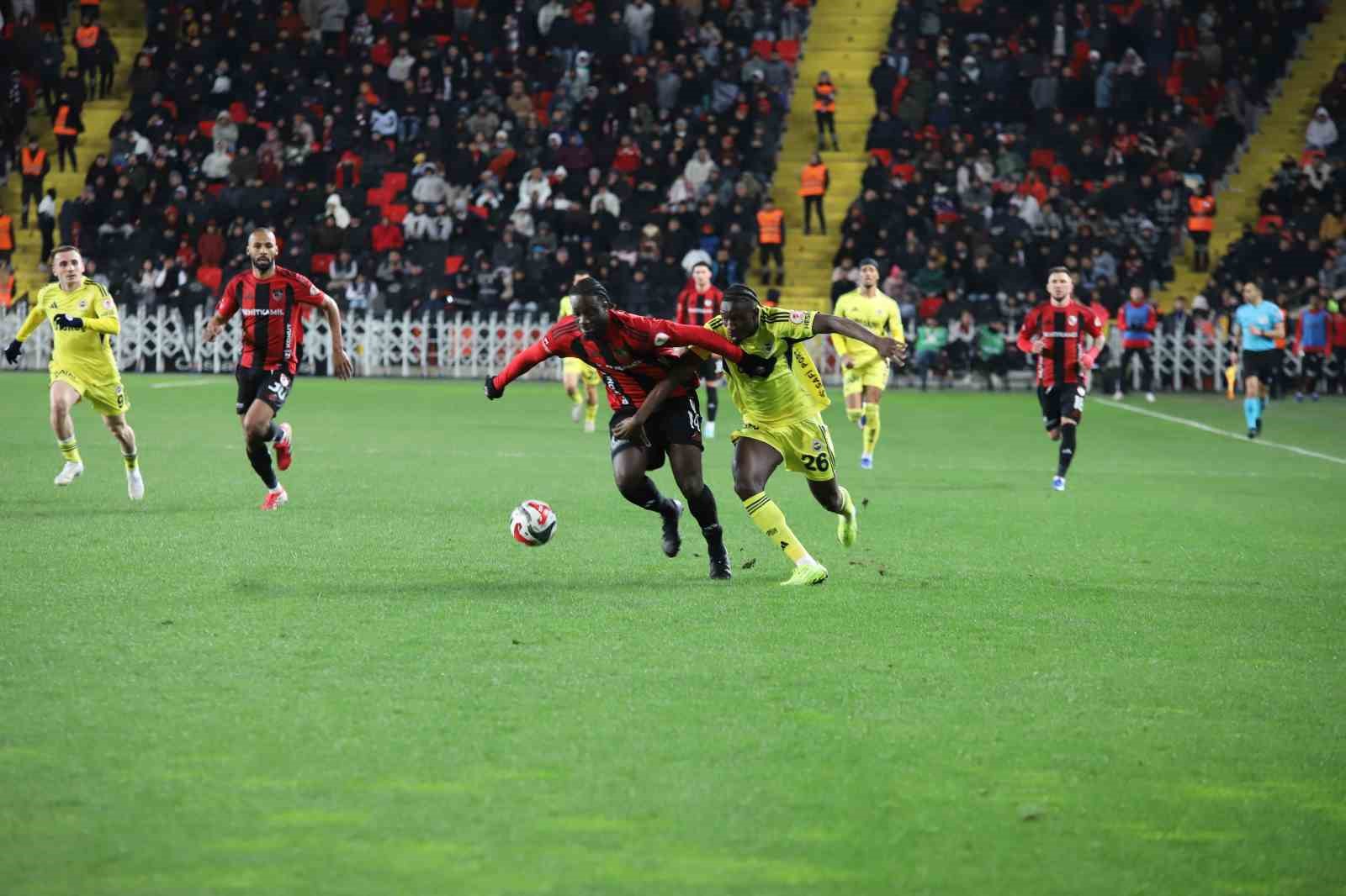 Ziraat Türkiye Kupası: Gaziantep FK: 0 - Fenerbahçe: 1 (İlk yarı)
Ziraat Türkiye Kupası: Gaziantep FK: 0 - Fenerbahçe: 1 (İlk yarı)