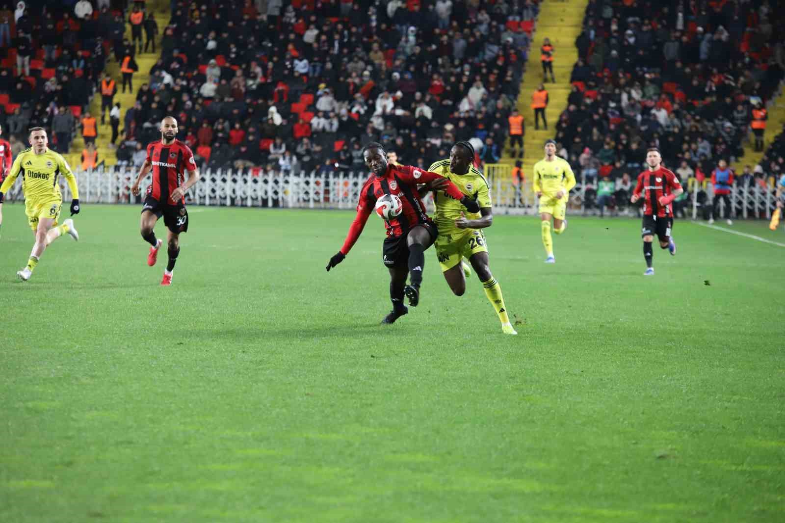 Ziraat Türkiye Kupası: Gaziantep FK: 0 - Fenerbahçe: 1 (İlk yarı)
Ziraat Türkiye Kupası: Gaziantep FK: 0 - Fenerbahçe: 1 (İlk yarı)