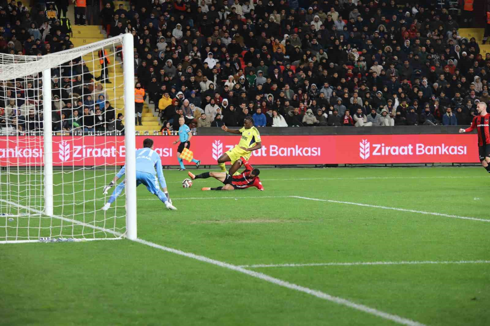 Ziraat Türkiye Kupası: Gaziantep FK: 0 - Fenerbahçe: 1 (İlk yarı)
Ziraat Türkiye Kupası: Gaziantep FK: 0 - Fenerbahçe: 1 (İlk yarı)