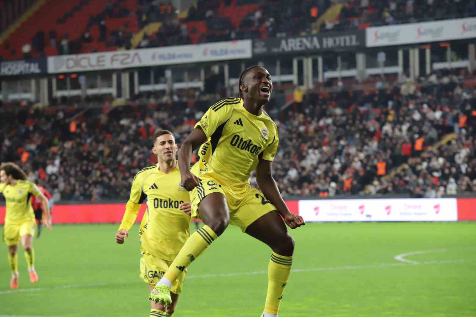 Ziraat Türkiye Kupası: Gaziantep FK: 0 - Fenerbahçe: 4 (Maç sonucu)
Ziraat Türkiye Kupası: Gaziantep FK: 0 - Fenerbahçe: 4 (Maç sonucu)