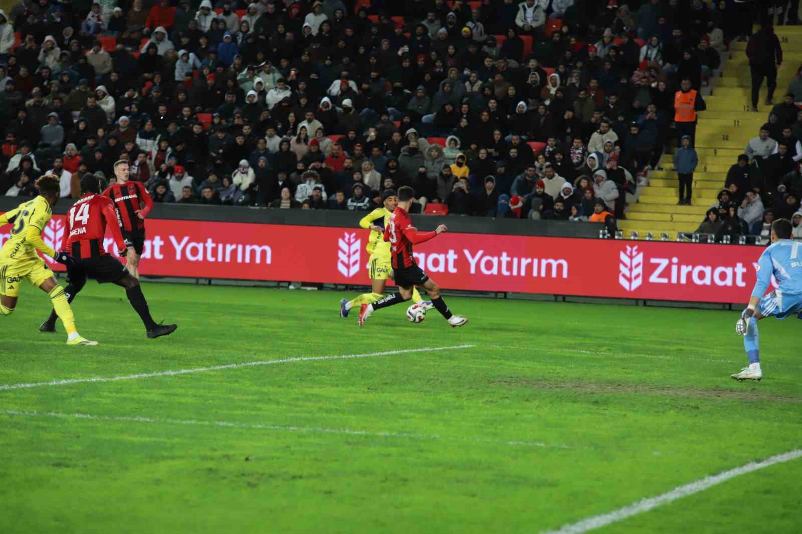 Ziraat Türkiye Kupası: Gaziantep FK: 0 - Fenerbahçe: 4 (Maç sonucu)
Ziraat Türkiye Kupası: Gaziantep FK: 0 - Fenerbahçe: 4 (Maç sonucu)