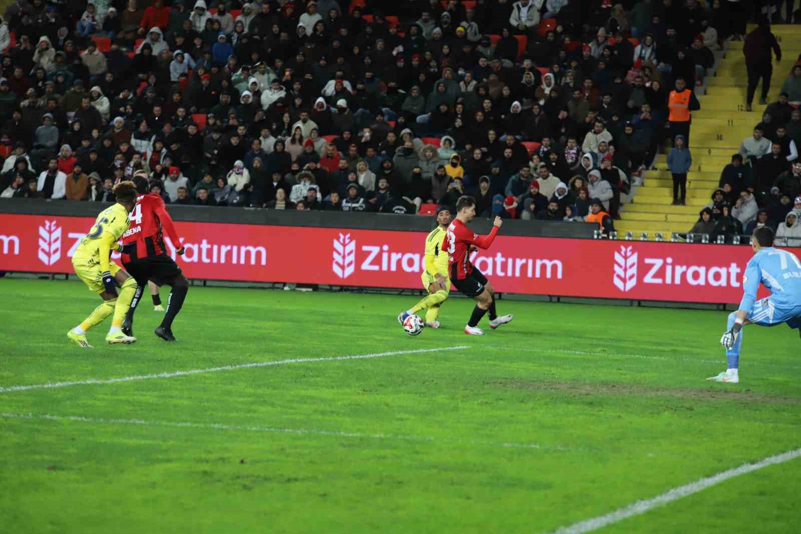 Ziraat Türkiye Kupası: Gaziantep FK: 0 - Fenerbahçe: 4 (Maç sonucu)
Ziraat Türkiye Kupası: Gaziantep FK: 0 - Fenerbahçe: 4 (Maç sonucu)