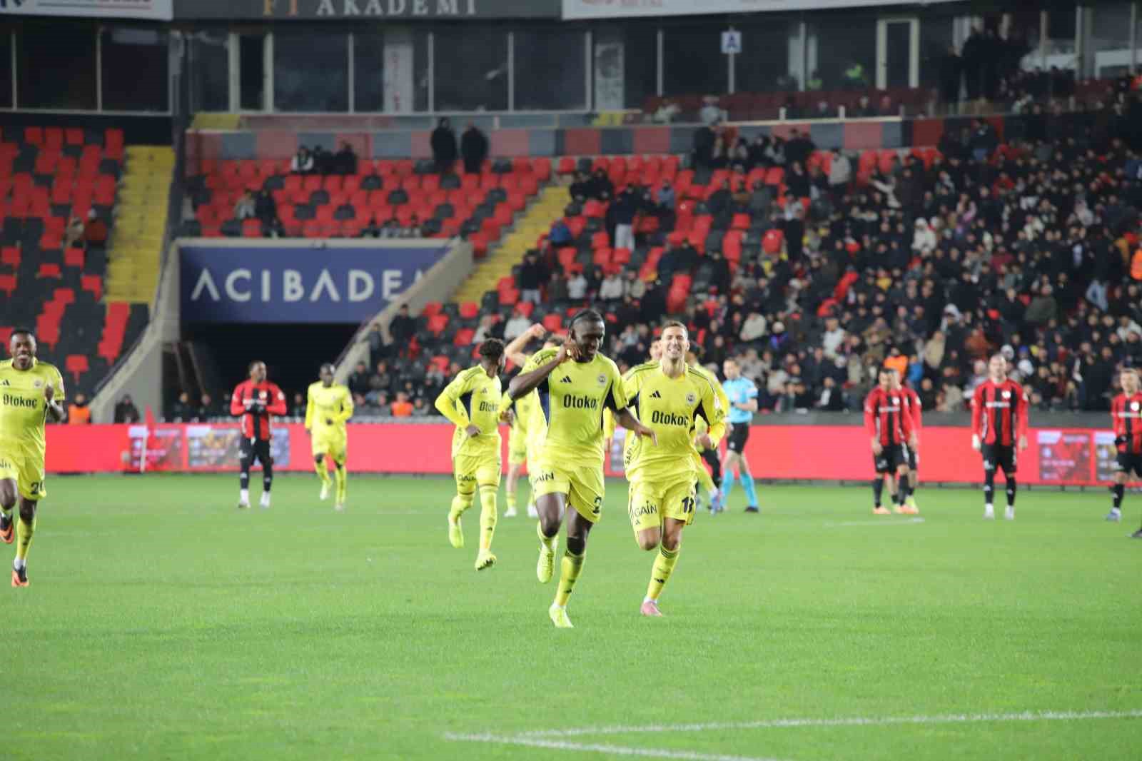 Ziraat Türkiye Kupası: Gaziantep FK: 0 - Fenerbahçe: 4 (Maç sonucu)
Ziraat Türkiye Kupası: Gaziantep FK: 0 - Fenerbahçe: 4 (Maç sonucu)
