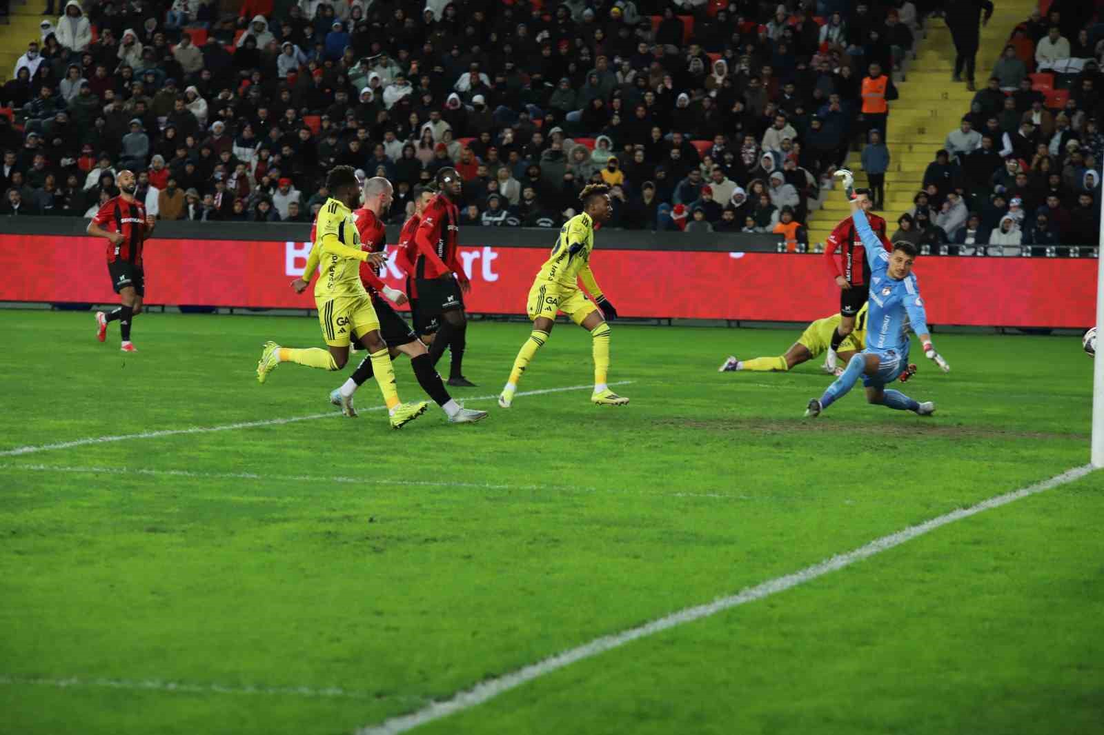 Ziraat Türkiye Kupası: Gaziantep FK: 0 - Fenerbahçe: 4 (Maç sonucu)
Ziraat Türkiye Kupası: Gaziantep FK: 0 - Fenerbahçe: 4 (Maç sonucu)