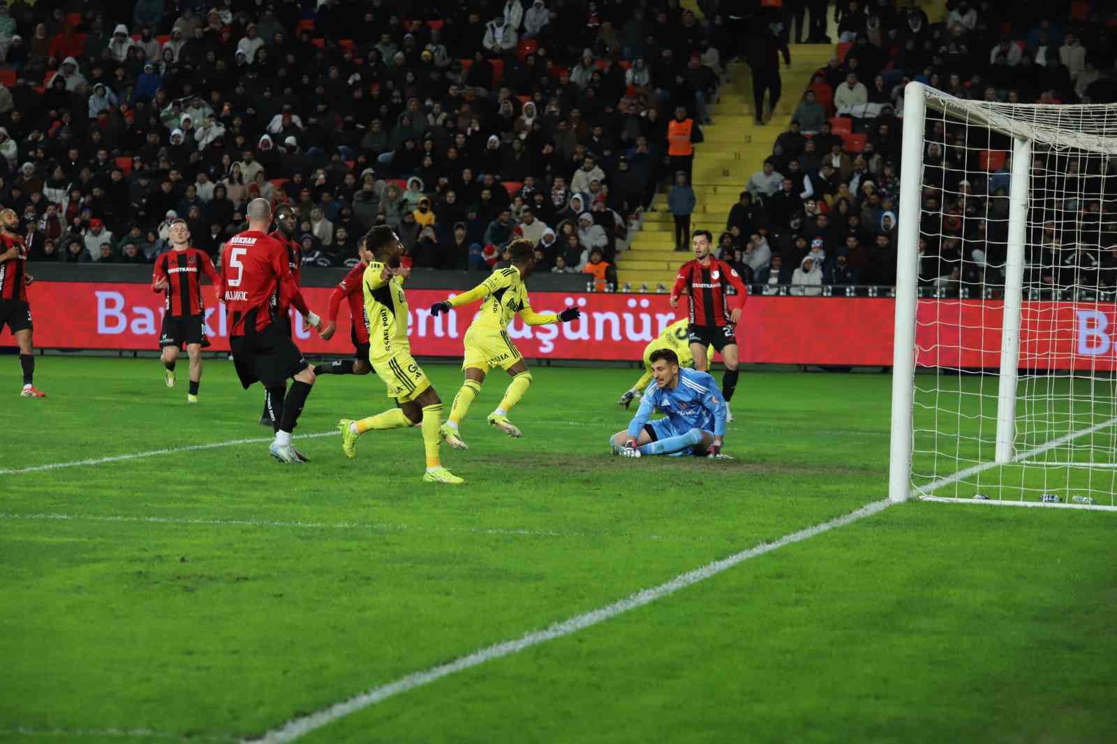 Ziraat Türkiye Kupası: Gaziantep FK: 0 - Fenerbahçe: 4 (Maç sonucu)
Ziraat Türkiye Kupası: Gaziantep FK: 0 - Fenerbahçe: 4 (Maç sonucu)