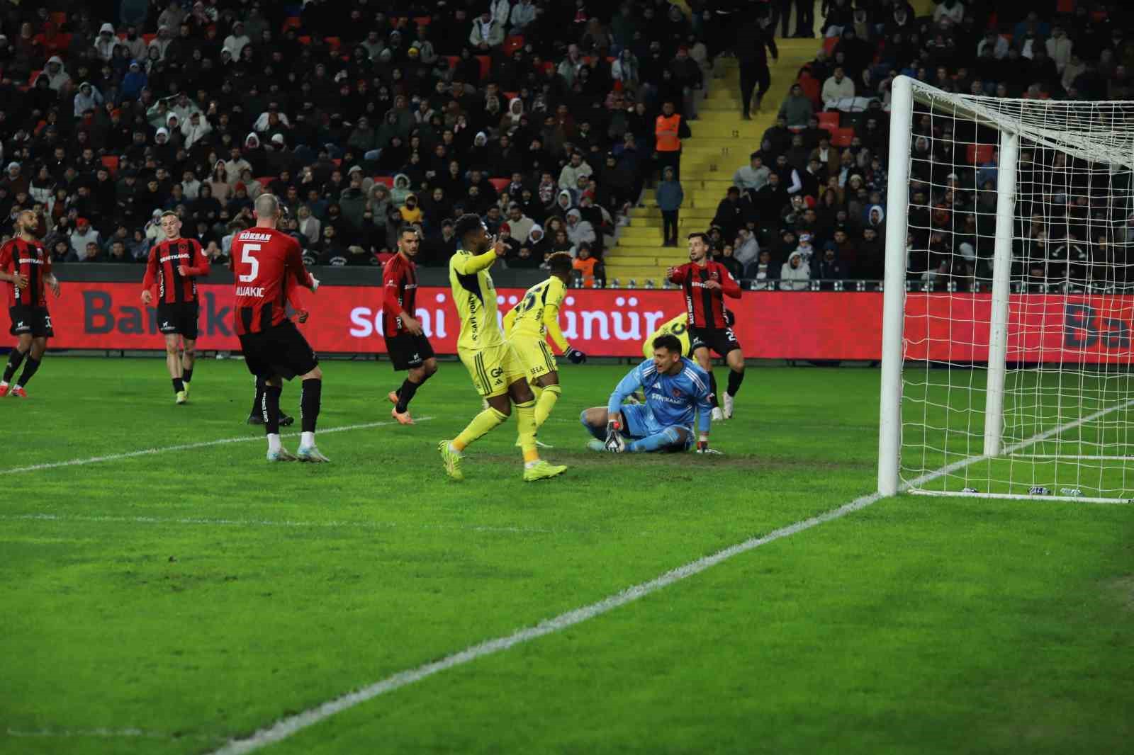 Ziraat Türkiye Kupası: Gaziantep FK: 0 - Fenerbahçe: 4 (Maç sonucu)
Ziraat Türkiye Kupası: Gaziantep FK: 0 - Fenerbahçe: 4 (Maç sonucu)