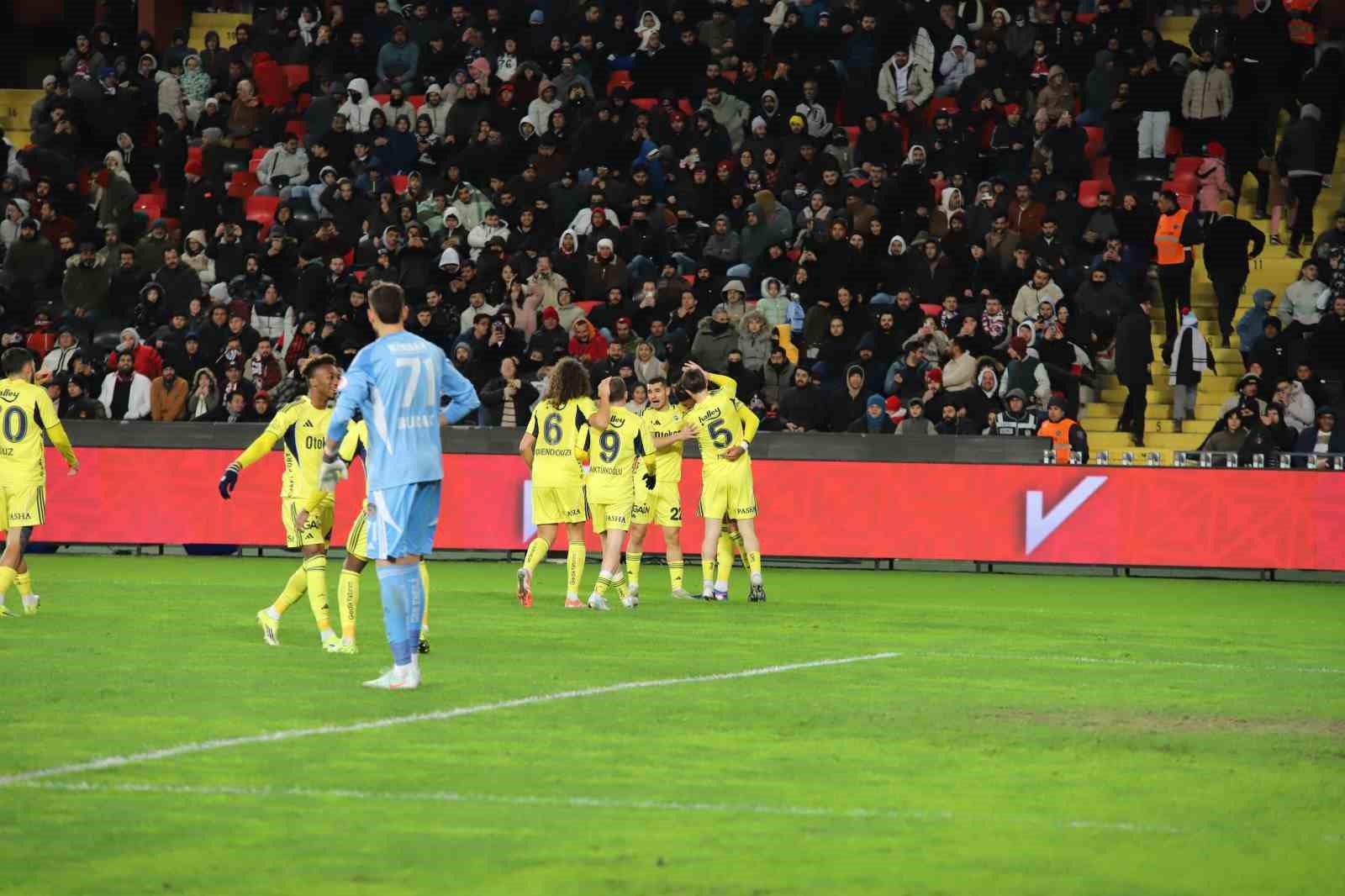 Ziraat Türkiye Kupası: Gaziantep FK: 0 - Fenerbahçe: 4 (Maç sonucu)
Ziraat Türkiye Kupası: Gaziantep FK: 0 - Fenerbahçe: 4 (Maç sonucu)