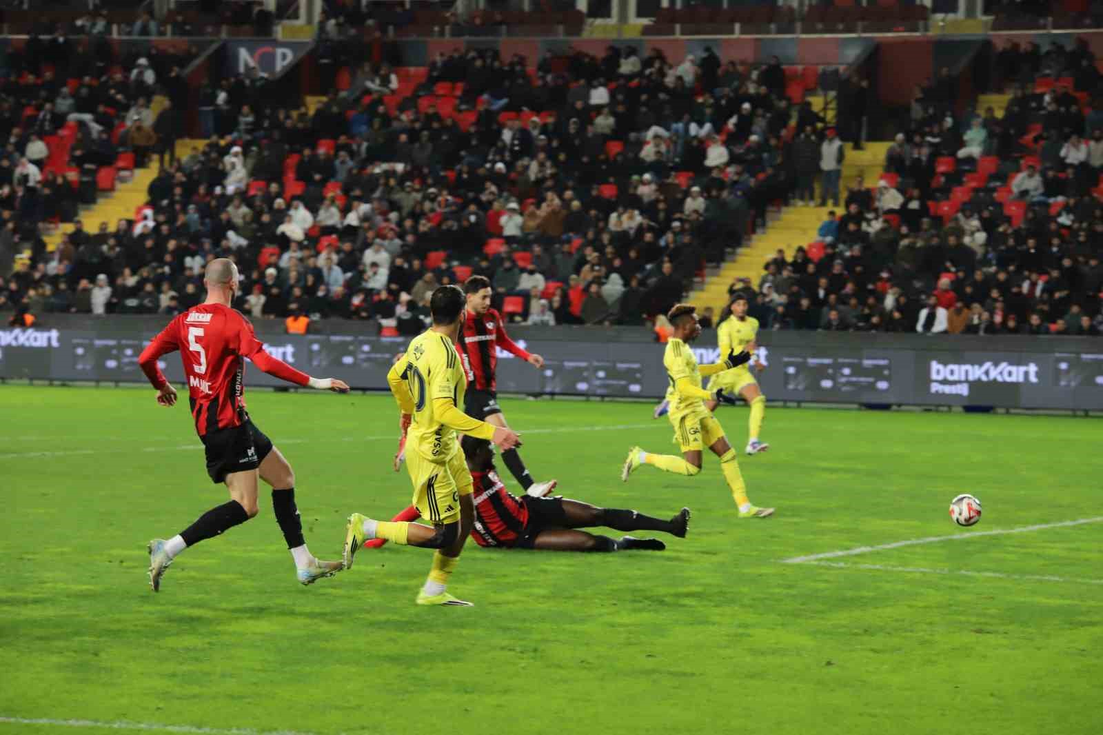 Ziraat Türkiye Kupası: Gaziantep FK: 0 - Fenerbahçe: 4 (Maç sonucu)
Ziraat Türkiye Kupası: Gaziantep FK: 0 - Fenerbahçe: 4 (Maç sonucu)