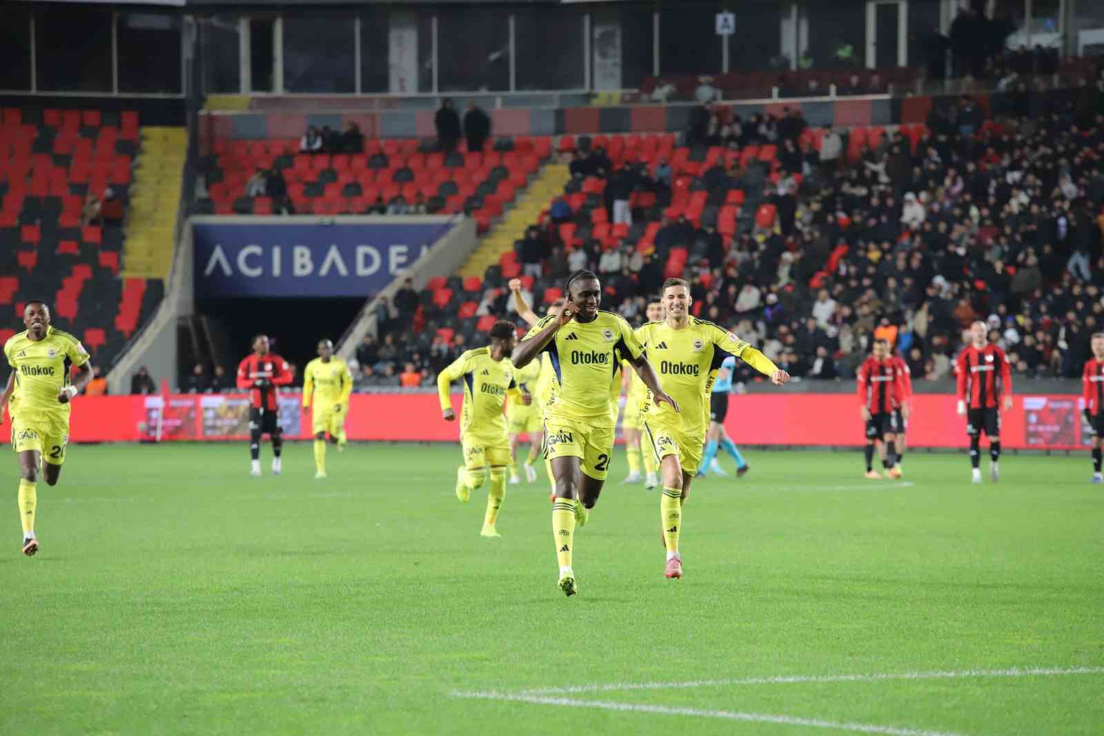 Ziraat Türkiye Kupası: Gaziantep FK: 0 - Fenerbahçe: 4 (Maç sonucu)
Ziraat Türkiye Kupası: Gaziantep FK: 0 - Fenerbahçe: 4 (Maç sonucu)