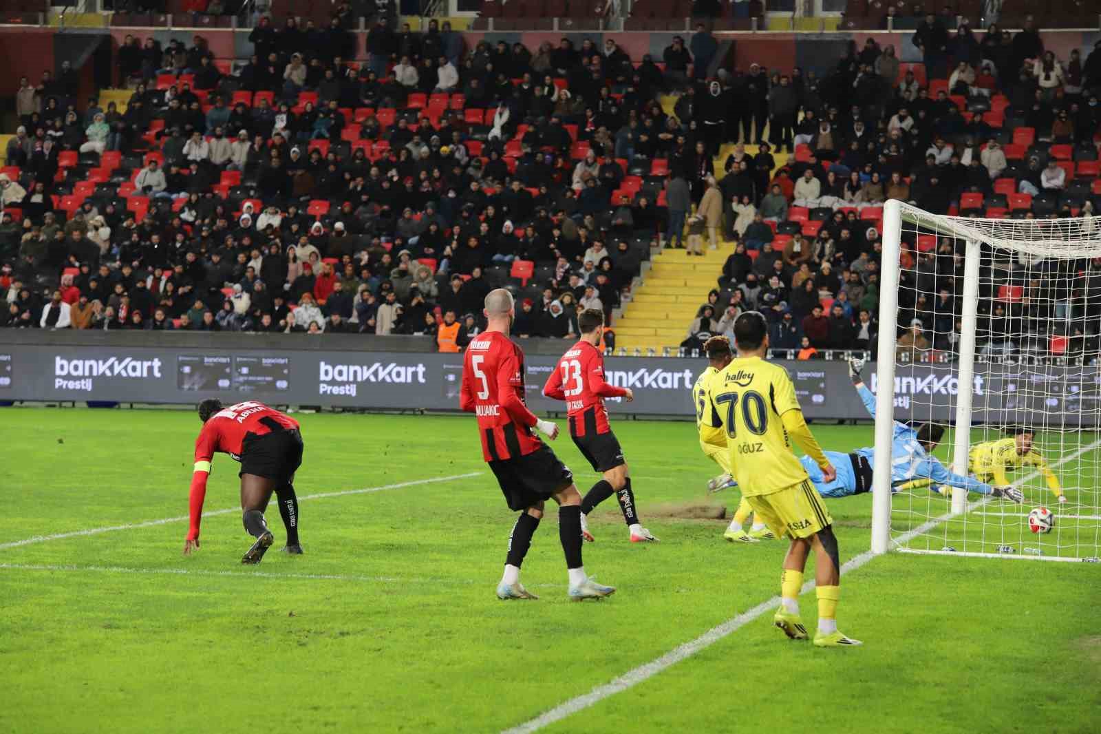 Ziraat Türkiye Kupası: Gaziantep FK: 0 - Fenerbahçe: 4 (Maç sonucu)
Ziraat Türkiye Kupası: Gaziantep FK: 0 - Fenerbahçe: 4 (Maç sonucu)