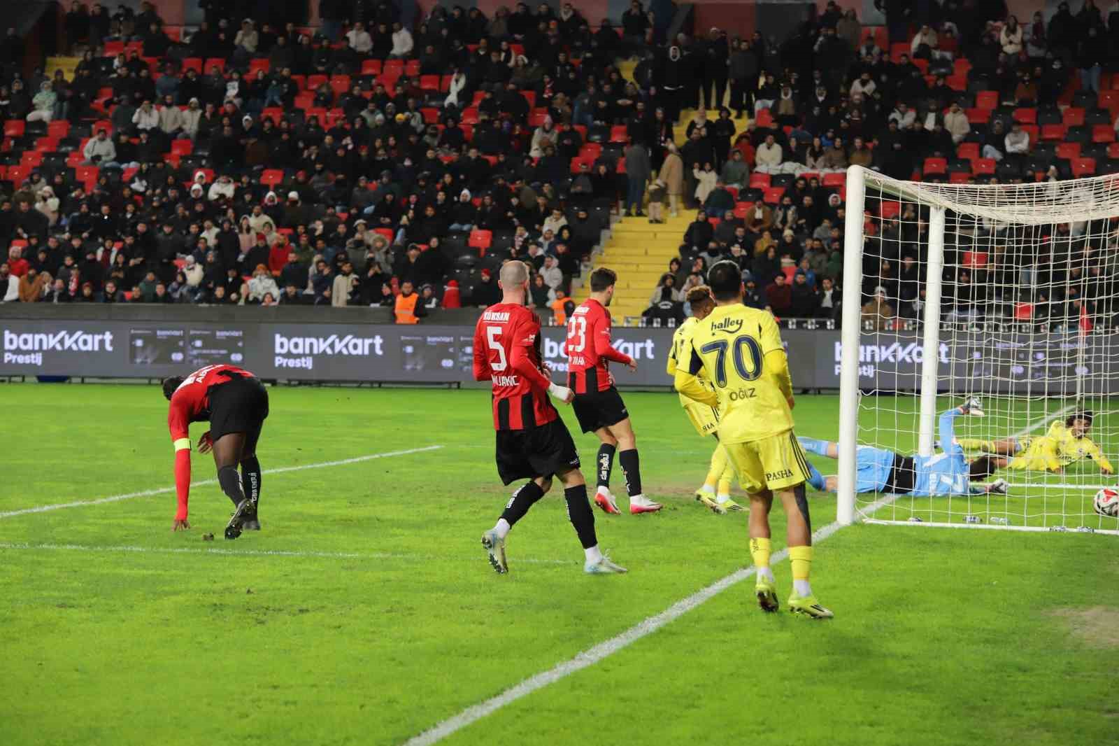 Ziraat Türkiye Kupası: Gaziantep FK: 0 - Fenerbahçe: 4 (Maç sonucu)
Ziraat Türkiye Kupası: Gaziantep FK: 0 - Fenerbahçe: 4 (Maç sonucu)