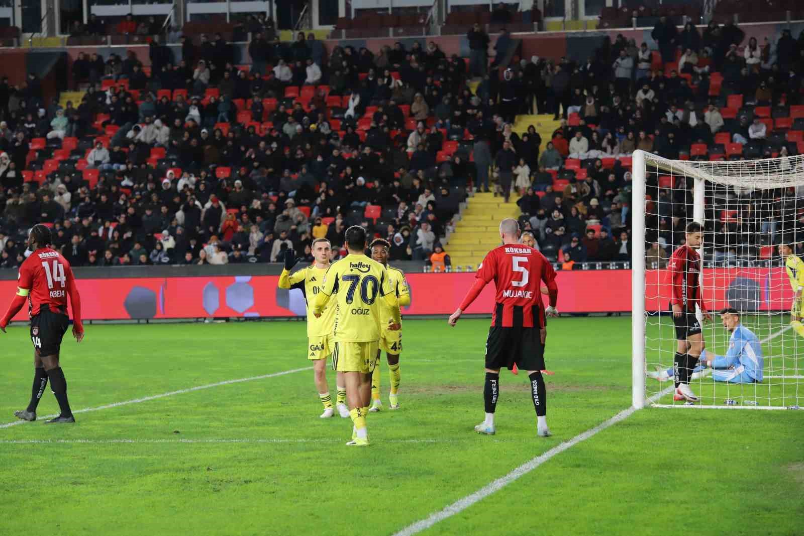 Ziraat Türkiye Kupası: Gaziantep FK: 0 - Fenerbahçe: 4 (Maç sonucu)
Ziraat Türkiye Kupası: Gaziantep FK: 0 - Fenerbahçe: 4 (Maç sonucu)