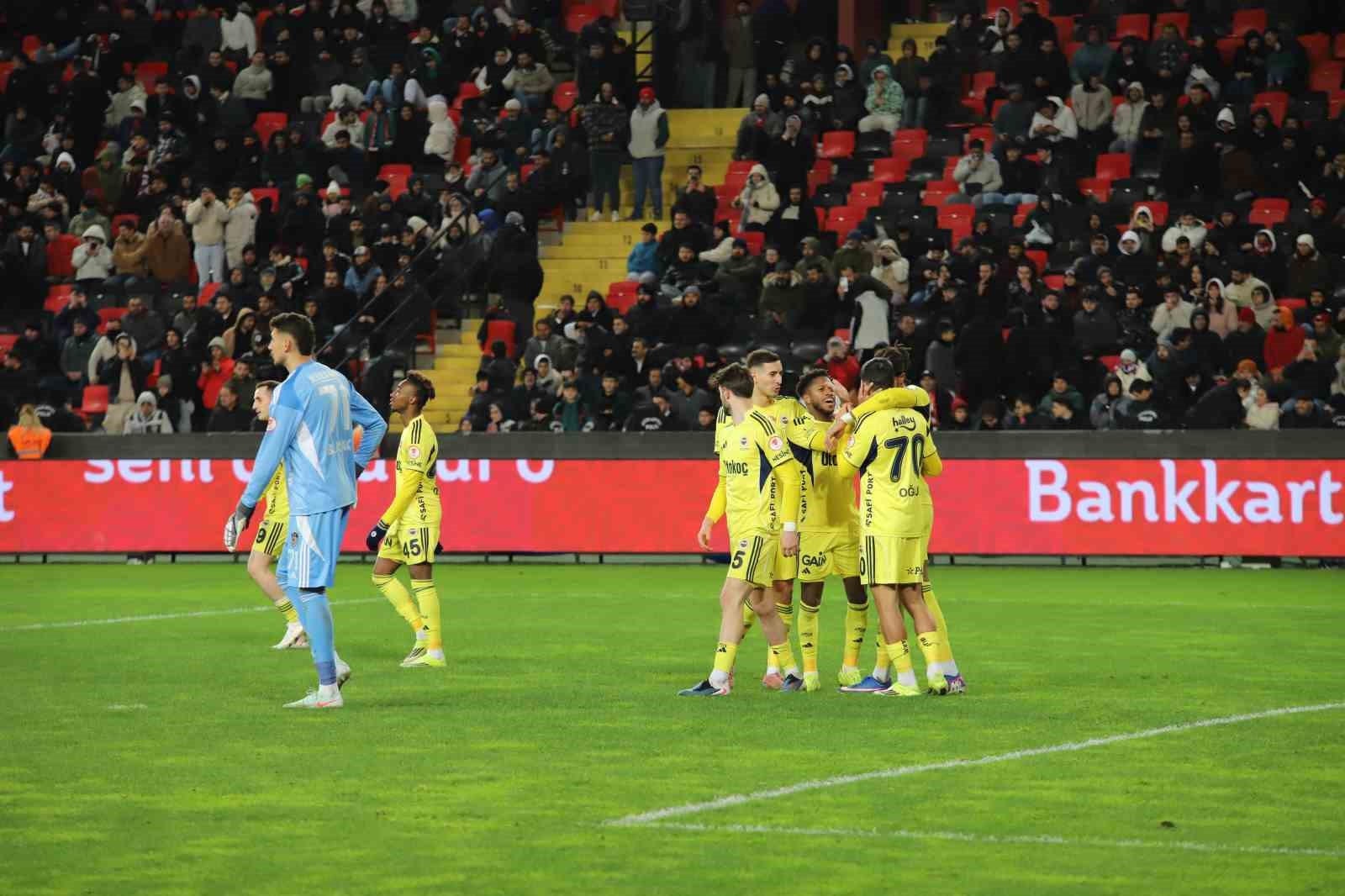 Ziraat Türkiye Kupası: Gaziantep FK: 0 - Fenerbahçe: 4 (Maç sonucu)
Ziraat Türkiye Kupası: Gaziantep FK: 0 - Fenerbahçe: 4 (Maç sonucu)