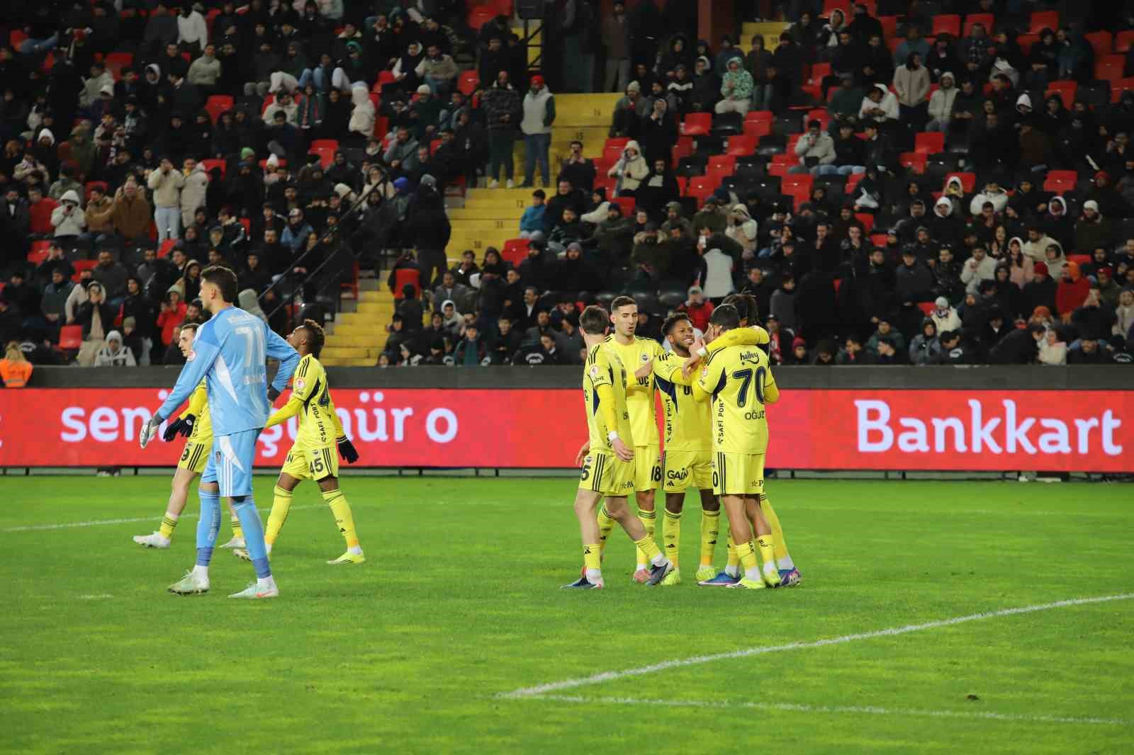 Ziraat Türkiye Kupası: Gaziantep FK: 0 - Fenerbahçe: 4 (Maç sonucu)
Ziraat Türkiye Kupası: Gaziantep FK: 0 - Fenerbahçe: 4 (Maç sonucu)
