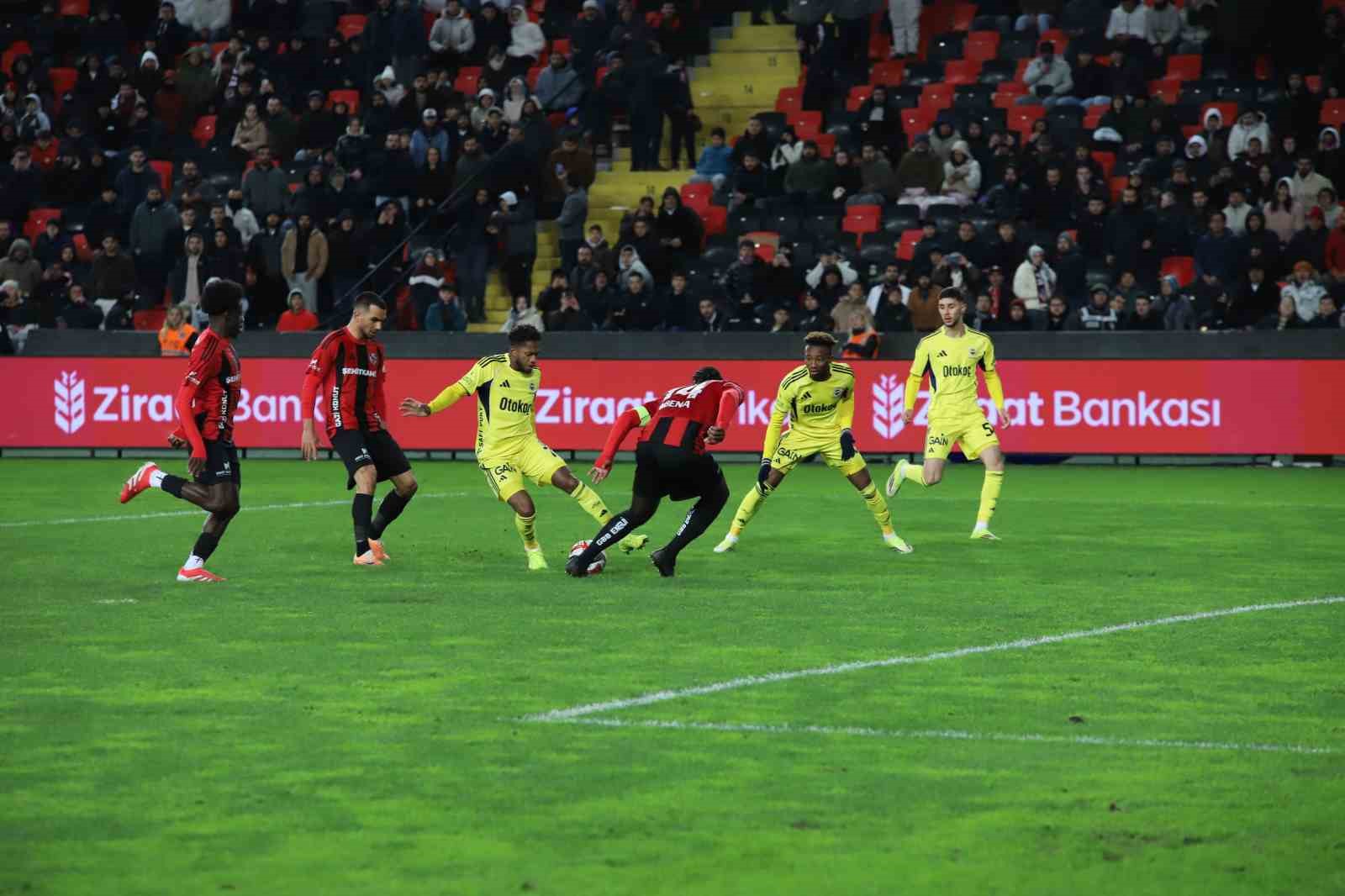 Ziraat Türkiye Kupası: Gaziantep FK: 0 - Fenerbahçe: 4 (Maç sonucu)
Ziraat Türkiye Kupası: Gaziantep FK: 0 - Fenerbahçe: 4 (Maç sonucu)