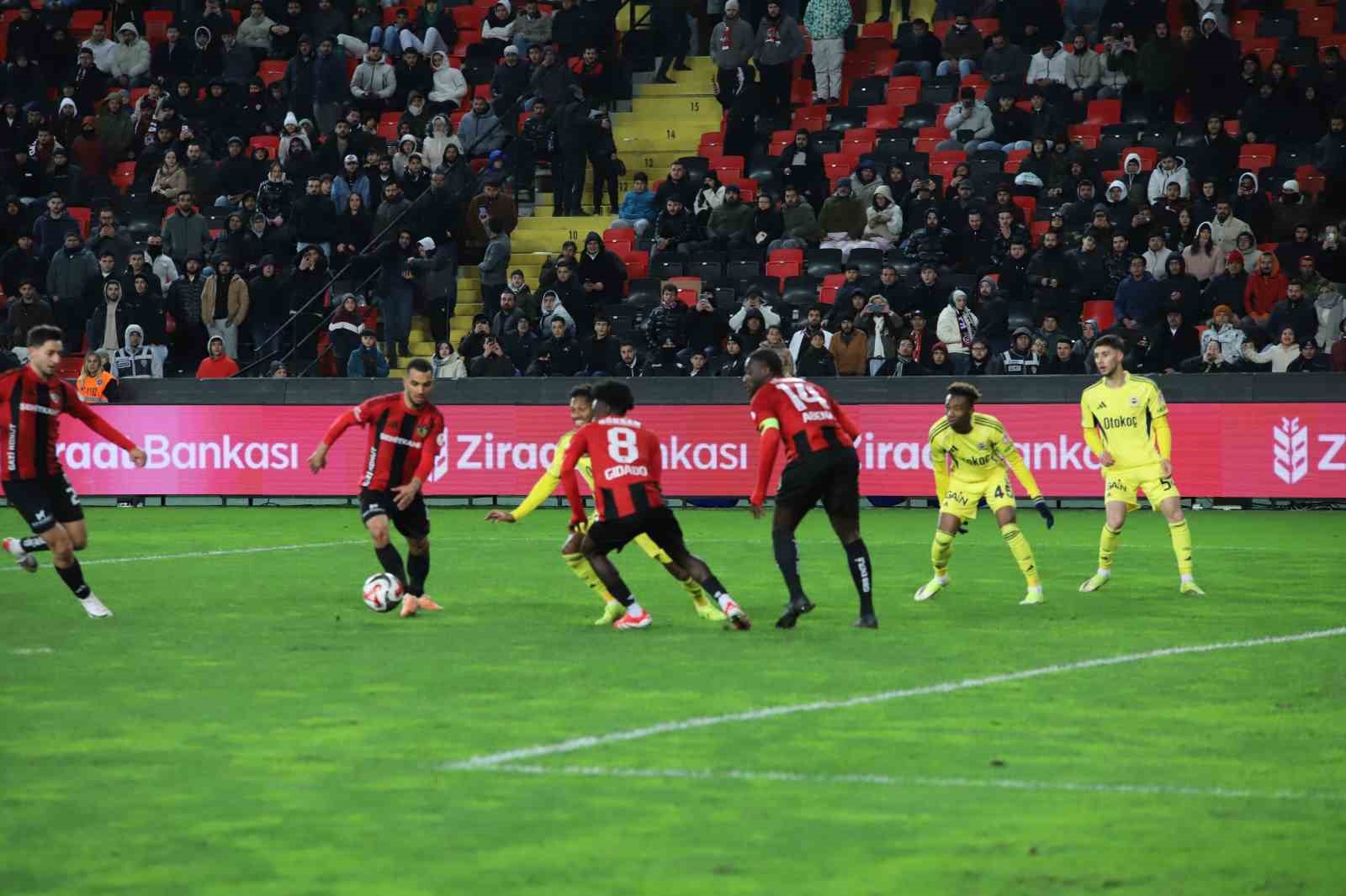 Ziraat Türkiye Kupası: Gaziantep FK: 0 - Fenerbahçe: 4 (Maç sonucu)
Ziraat Türkiye Kupası: Gaziantep FK: 0 - Fenerbahçe: 4 (Maç sonucu)