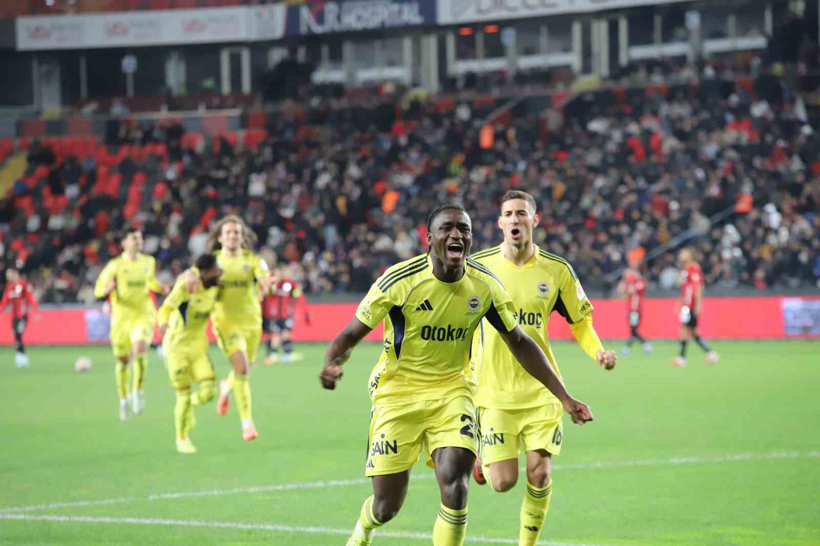 Ziraat Türkiye Kupası: Gaziantep FK: 0 - Fenerbahçe: 4 (Maç sonucu)
Ziraat Türkiye Kupası: Gaziantep FK: 0 - Fenerbahçe: 4 (Maç sonucu)