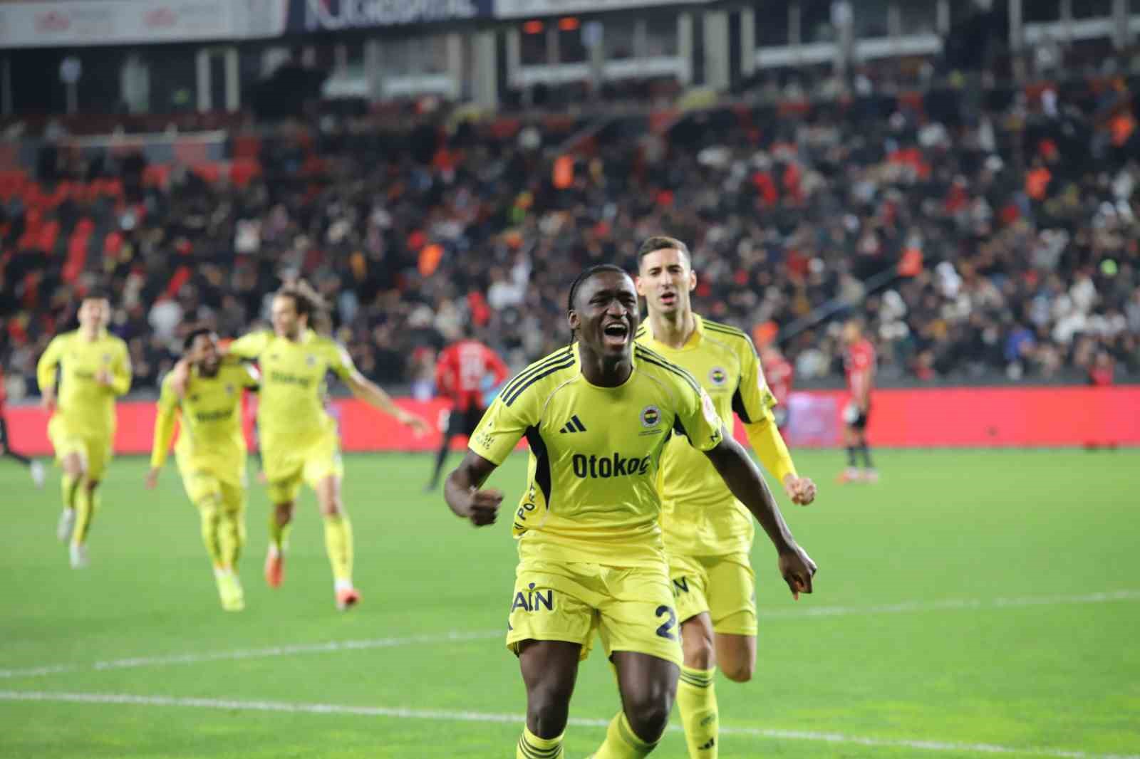 Ziraat Türkiye Kupası: Gaziantep FK: 0 - Fenerbahçe: 4 (Maç sonucu)
Ziraat Türkiye Kupası: Gaziantep FK: 0 - Fenerbahçe: 4 (Maç sonucu)