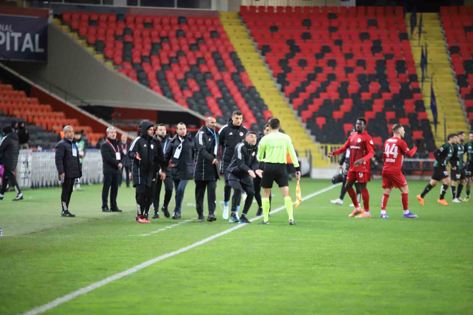Ziraat Türkiye Kupası: Gaziantep FK: 0 - Kocaelispor: 0 (İlk yarı)
